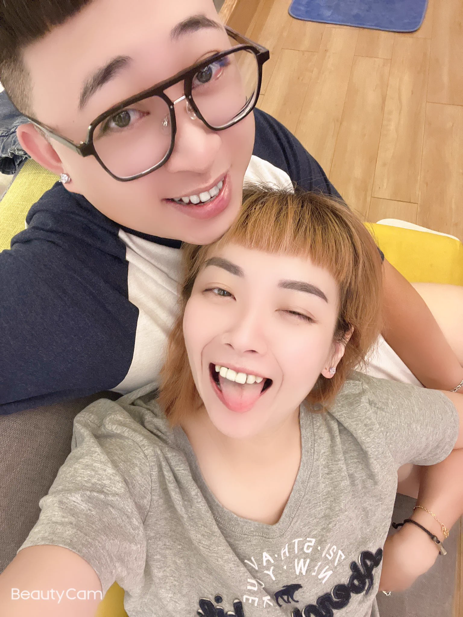 時間過很快手術到現在從96公斤到現在50公斤，很多人問我吃什麼吐什麼很痛苦你後悔嗎？我說我不後悔因為我確實瘦下來了，今年41歲了本來想說遇不到一個很愛我的男人，但如今我遇到了沒錯就是這幾天跟我一起入鏡的男人，希望大家能祝福我們，我相信他不會讓我今天後悔選擇他。 https://t.co/pLoxW6Lrzk