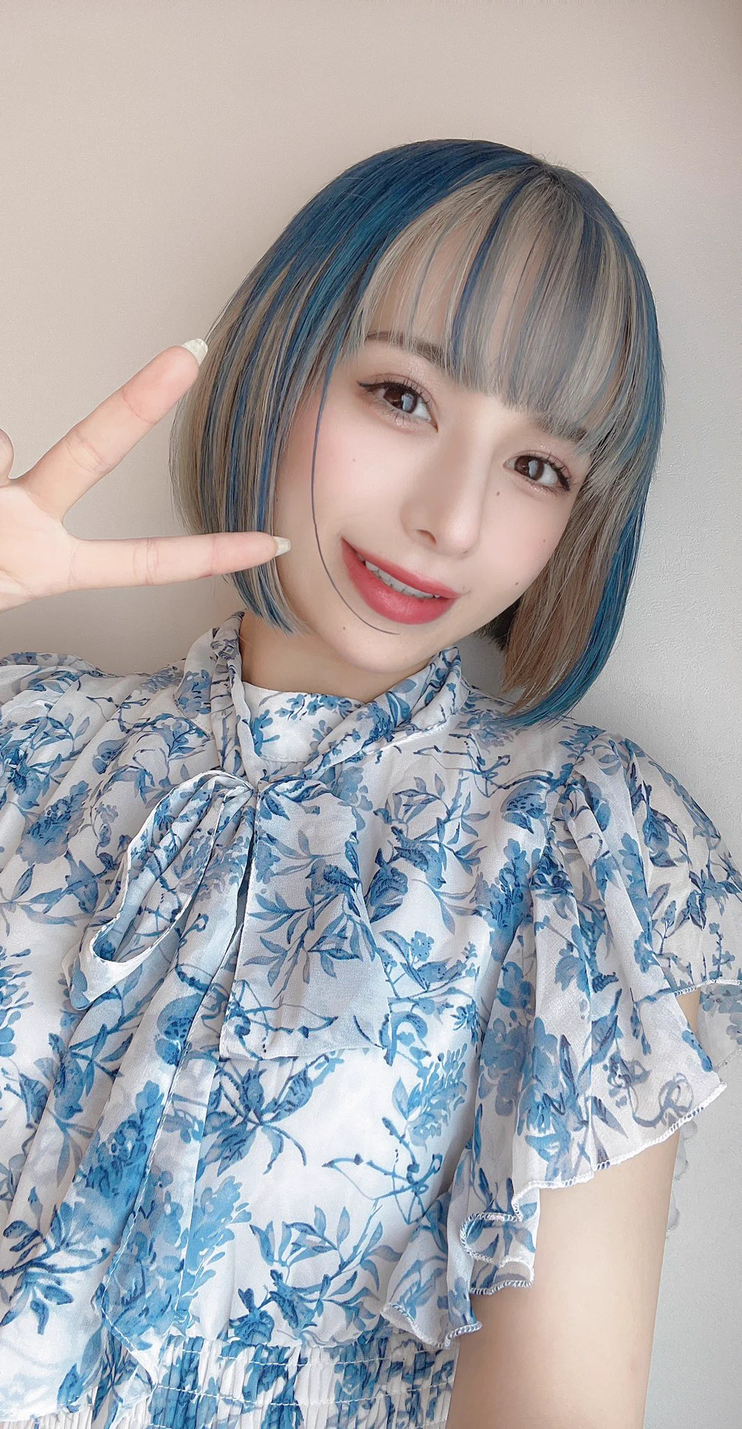 ついに来週土曜日！⟡.·8/20(土)13:00-14:30渋谷Baby Swanさんにてトークライブをします🤍デビュー曲生披露もしちゃうよ🎧！オリシャンは当日ご来店できない方にも発送対応しております🫶🏻🥂特典の限定版CDは、今しか手に入らないのでぜひゲットしてください❕❕🎫▼▼https://t.co/X5N7zJui7C https://t.co/2wW0ZSSkR2
