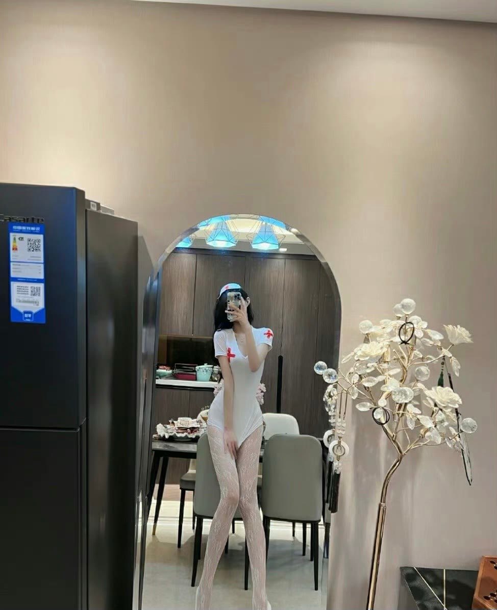 乖一点，自己爬过来 https://t.co/Xhiibl2g3t