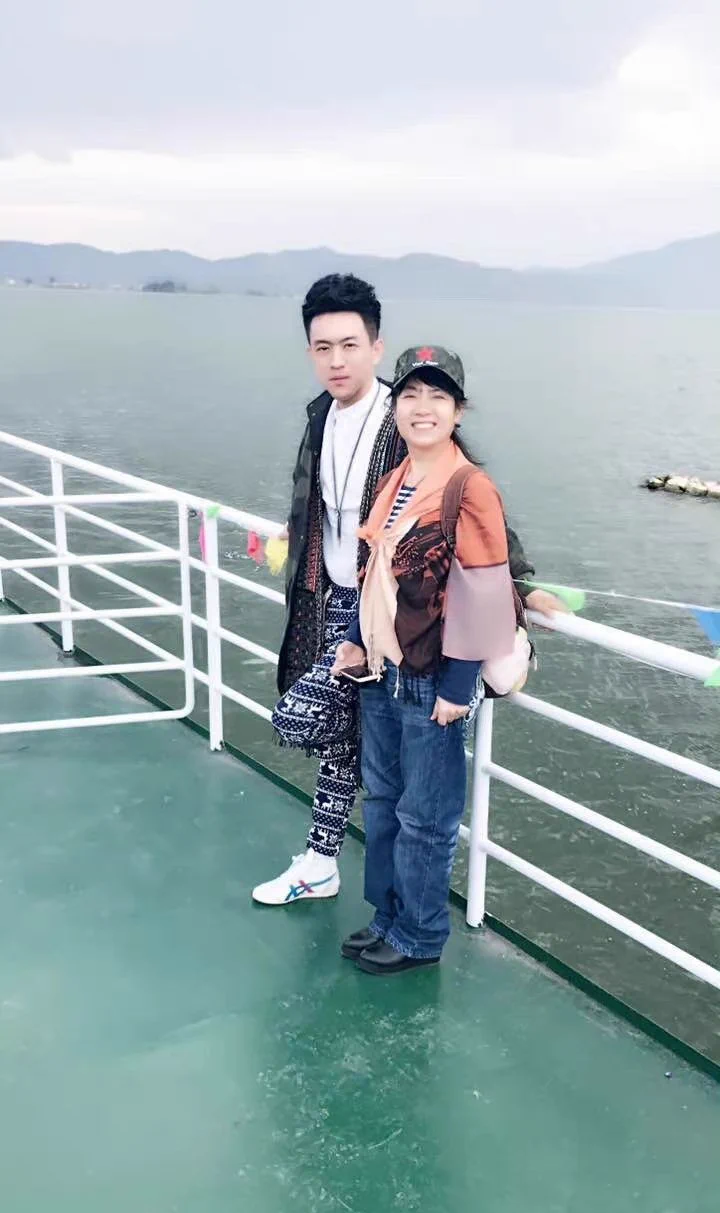 老妈泡小鲜肉去了，难怪给我介绍女人 https://t.co/l1TBs59DoG
