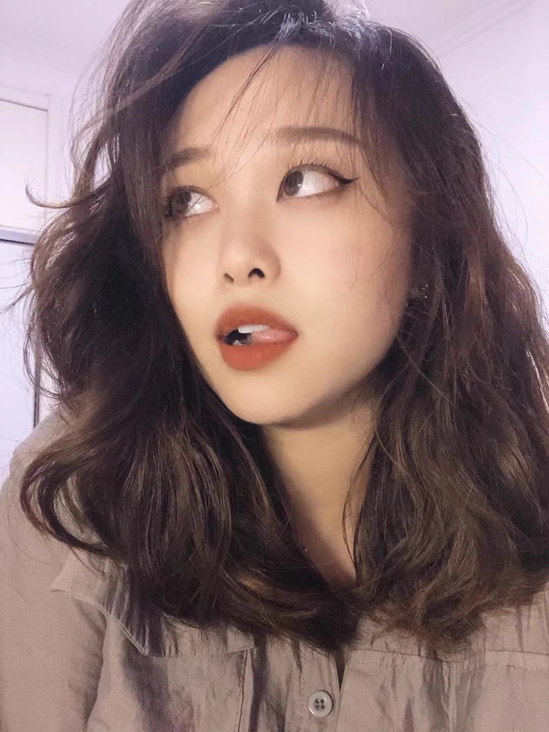【舞蹈女生莹莹】脚型完美，身材也不错。只是袜子为什么这么脏啊🥹 https://t.co/KQCbngrPDr