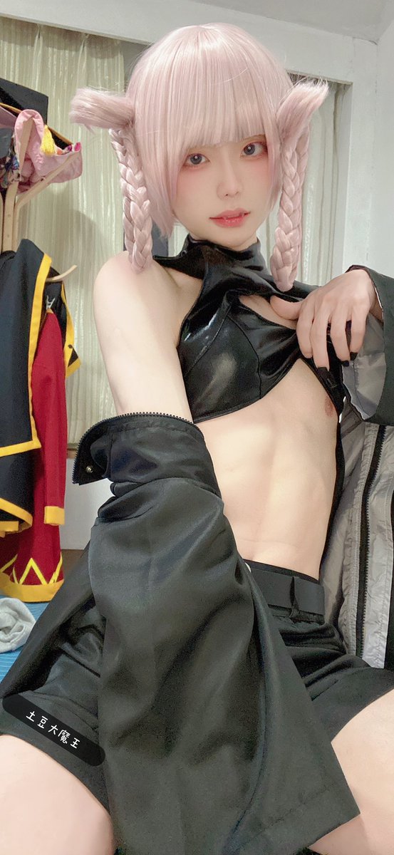 男吸血鬼
愿意成为我的仆从吗😈
#よふかしのうた #七草ナズナ https://t.co/wnbkrBIMR7