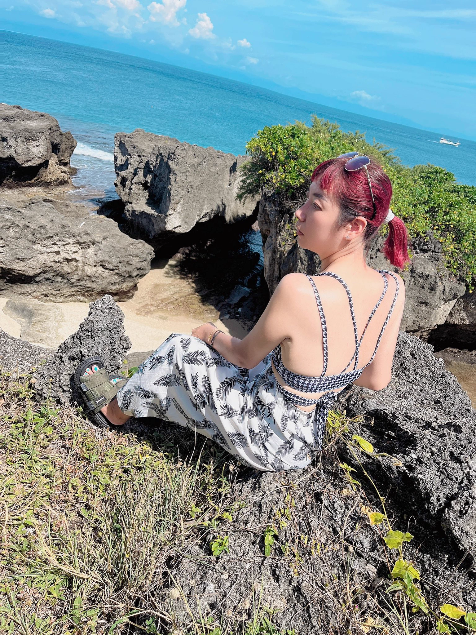 由於龍蝦洞太多遊客我們走到另一個小路拍拍 #小琉球·龍蝦洞 https://t.co/jEUJPxblUG