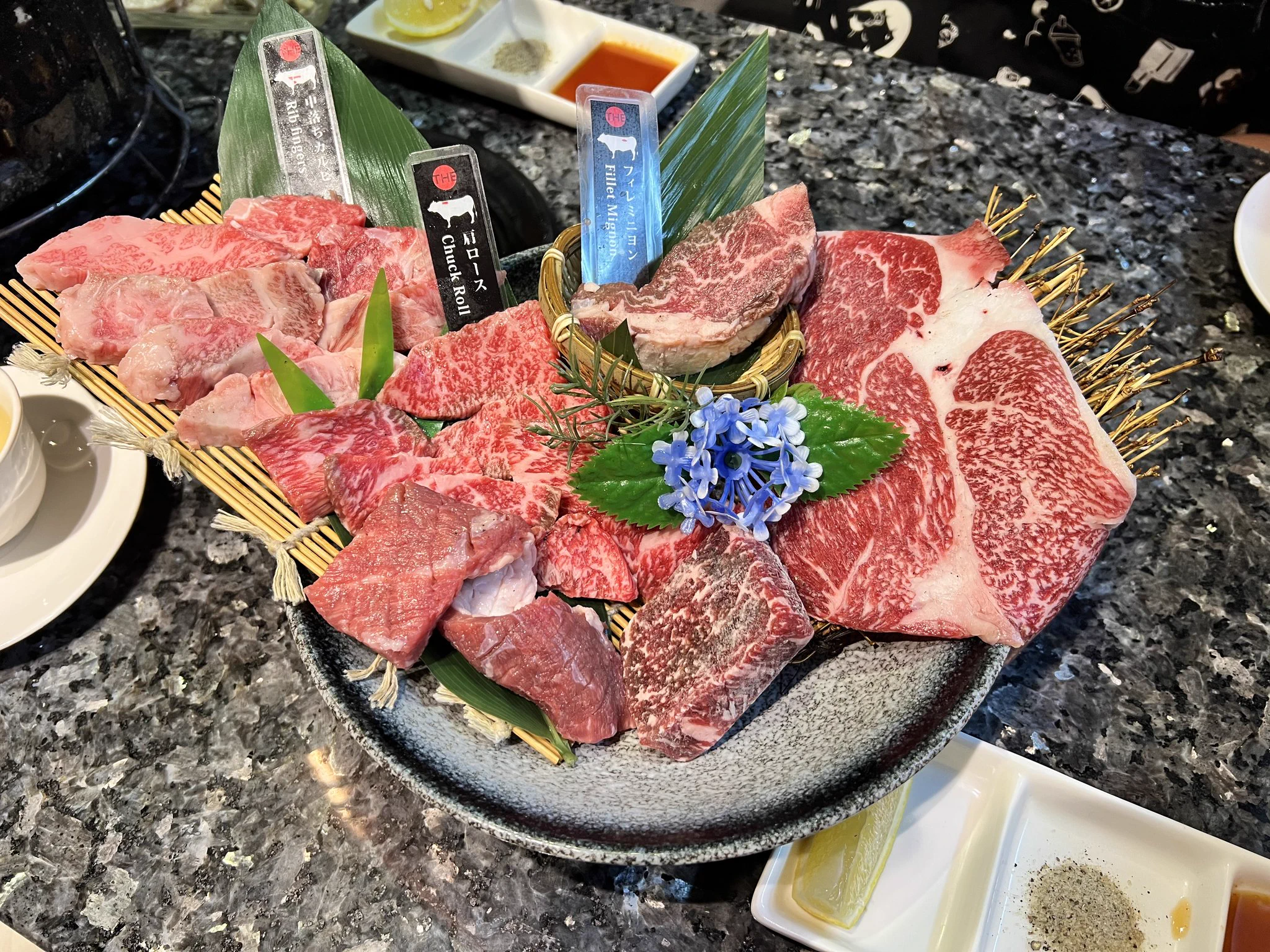 主人的生日餐❤ A4/A5 Wagyu Buffet，全身的肉和内脏都有，除了和牛还有很多side dishes哦RM 288+/pax (tax 加到来 RM334) 100min 妞妞赚多多💰我们一起吃遍全世界😘The wagyu restaurant50450 Federal Territory of Kuala Lumpur, Kuala Lumpur, Kampung Baru, Lorong Yap Kwan Seng https://t.co/nEvv5W34aJ