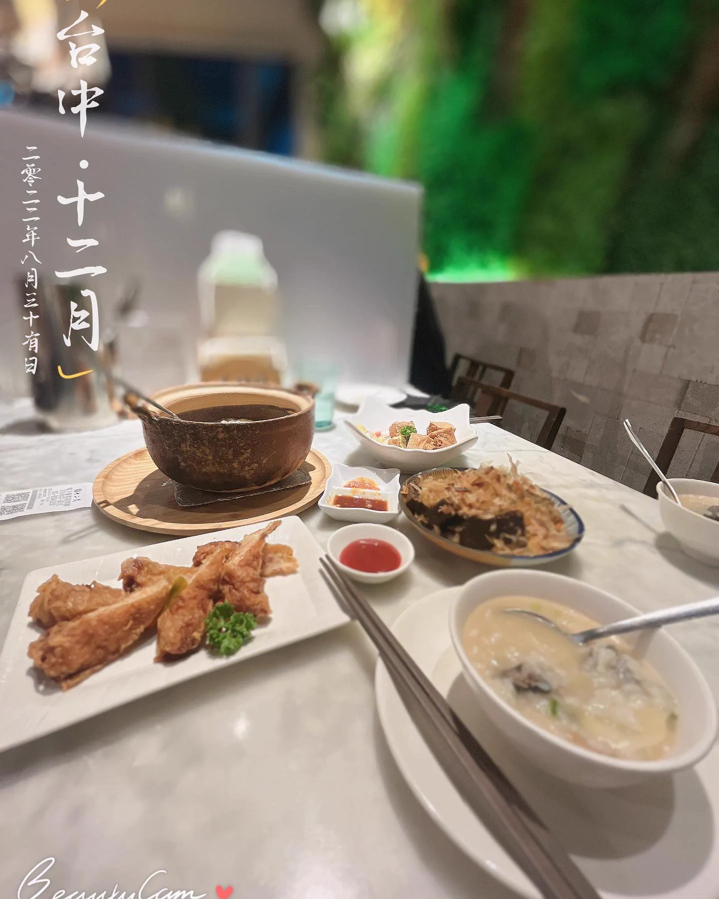 推薦一家台中超好吃的粥，但價格偏高一人份大概230-500多，但是兩個人夠吃一鍋粥，它有很多種粥品都很好吃😋，歡迎嚐鮮。#台中·十二月 https://t.co/YhYXVKIYBQ