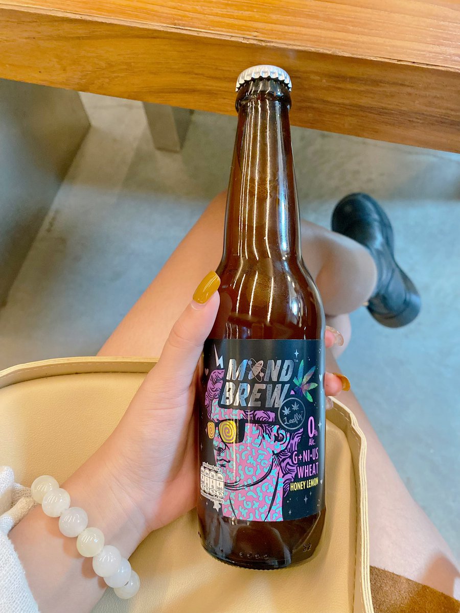 จัดมาแล้ว กับเครื่องดื่มที่เขาว่าดีย์ 0% แอลกอฮอล์ แต่ยังฟิลดี ยังมีสนุกสดชื่นกับเพื่อนๆได้ ส่วนตัวคือชอบนะ กลิ่นโอเค ดื่มง่าย ไม่บาดลิ้น
ถือถ่ายรูปก็ฟิลสาวเกาหลีเกาใจ ไม่ฮาร์ทคอเกินเบอร์😂🤭 ใครอยากลอง รีบเลยยย
#MindBrewLeafly #แค่มีกันก็มันส์ได้ https://t.co/KexUtDcPpR