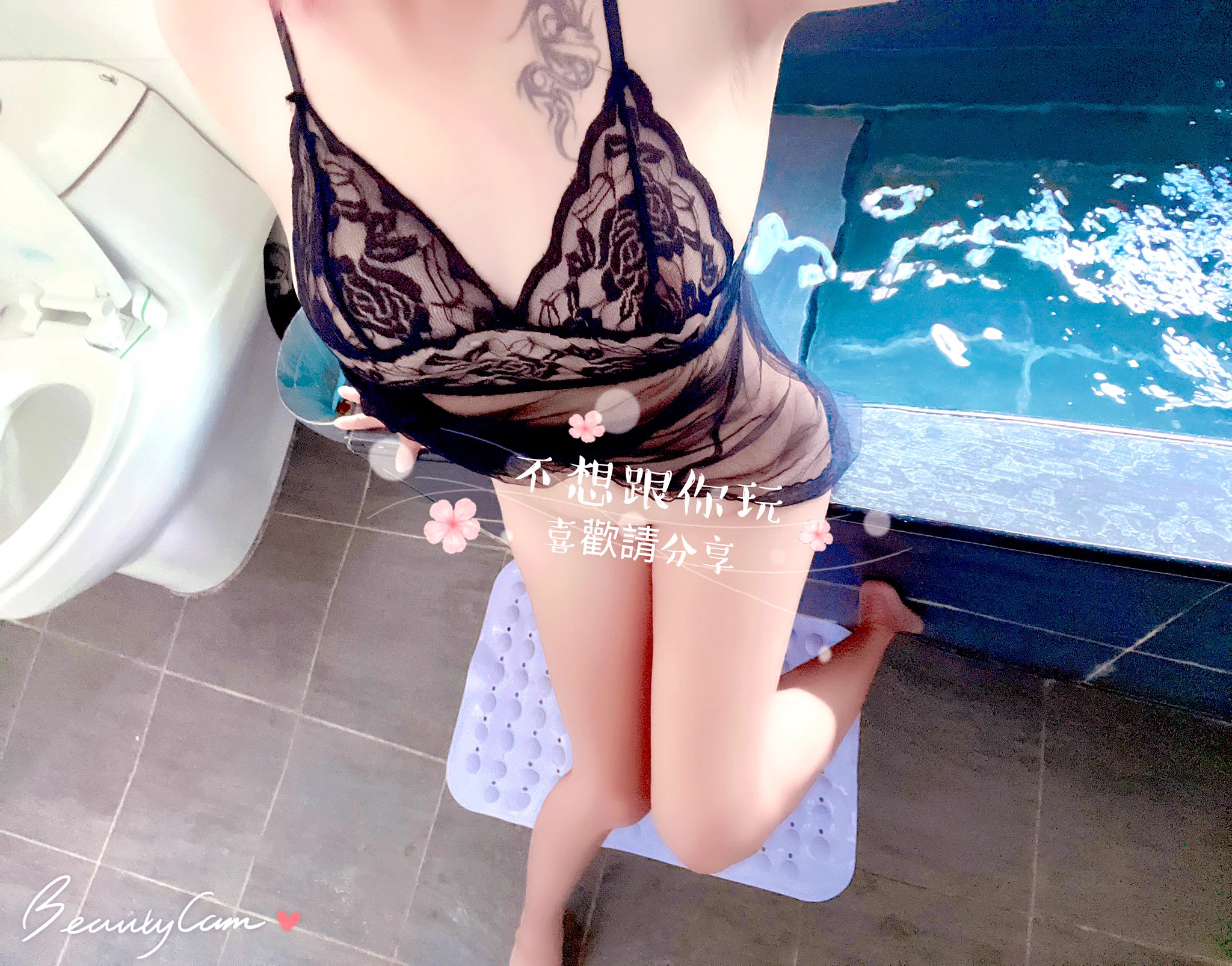 早安阿！好神奇喔！😅睡醒居然在宜蘭礁溪泡湯湯♨️ 男人穿三角真性感，屁股超翹，改天買透明的小丁丁給他穿🤣 https://t.co/uSY8DMWmMW