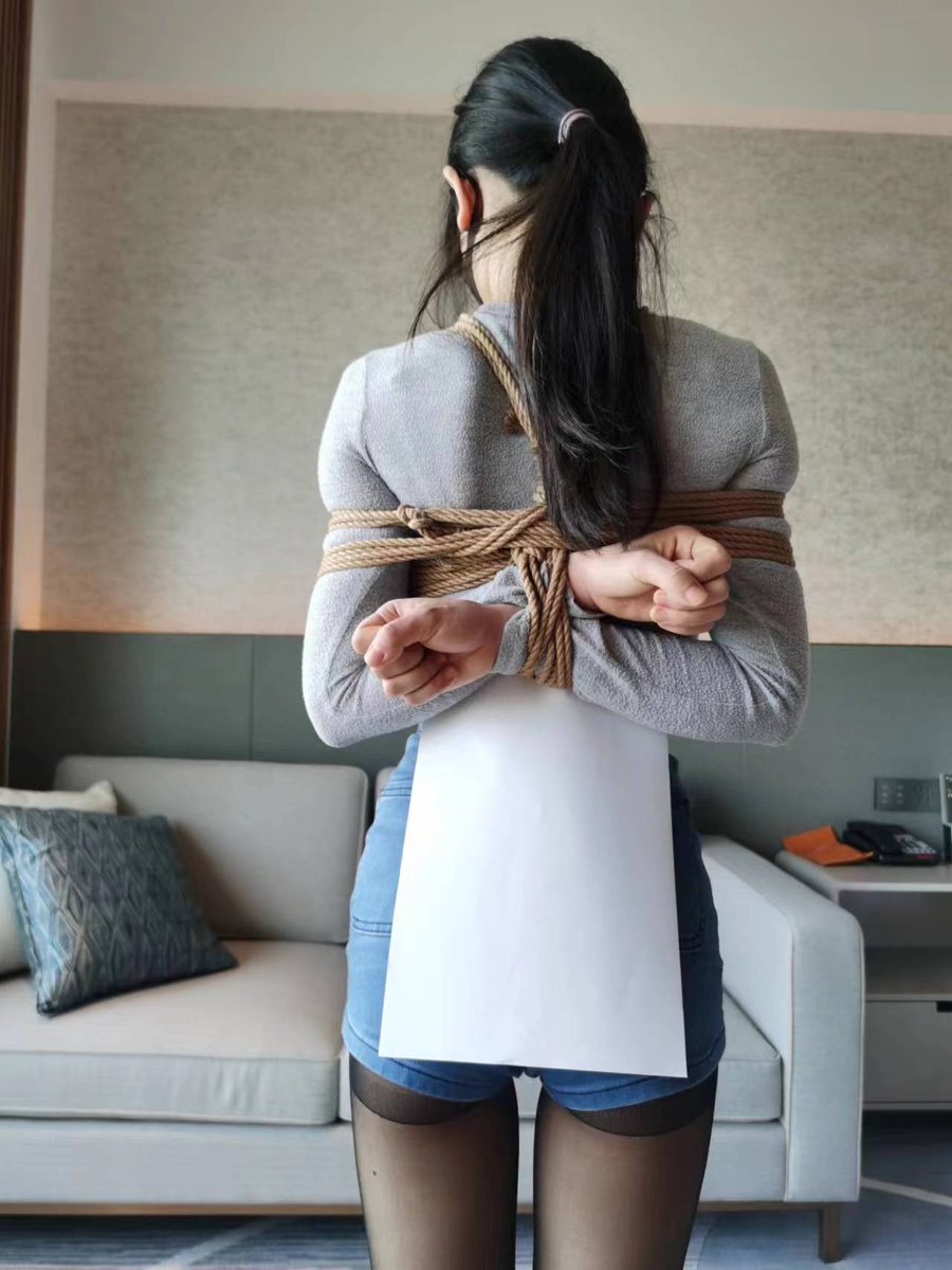 一个存疑的a4腰 #绳缚 #捆绑束缚 @SCVonTheWay https://t.co/R1k0c9XhVO