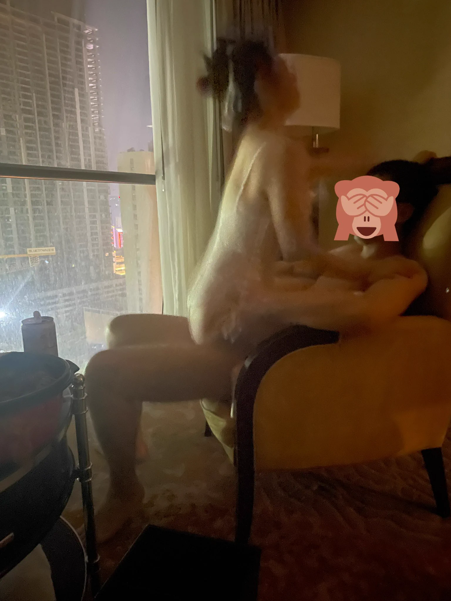 单男问她射在哪里，老婆说射在脸上，跪在地上乖乖的迎接颜射🥰 https://t.co/zJUwg2T4lv