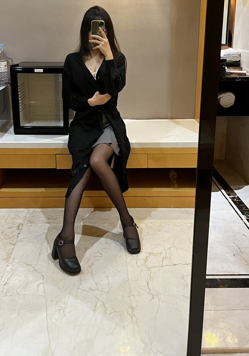 委屈地扒拉着眼罩🥺🥺 #捆绑束缚 https://t.co/oQCNeC0YB6