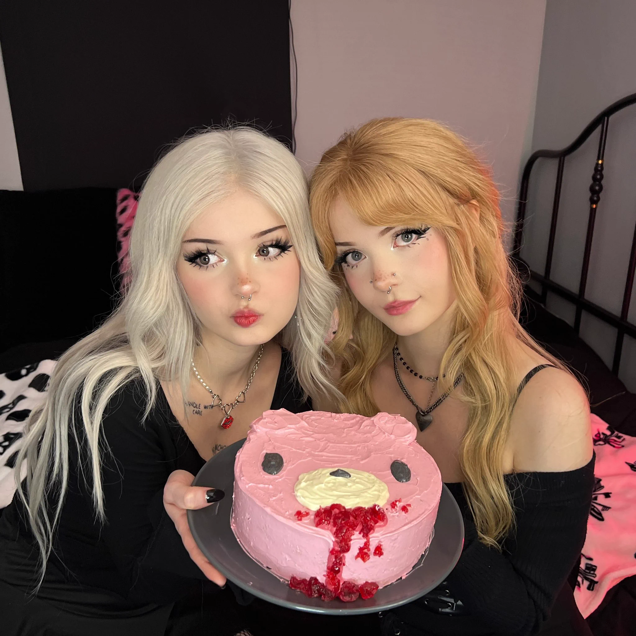 Birthday cake :D https://t.co/vuBVbujSeV