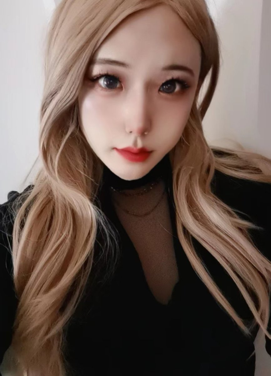 打牌输麻了，准备卖屁股空降😭 https://t.co/NEszQ6YjZK