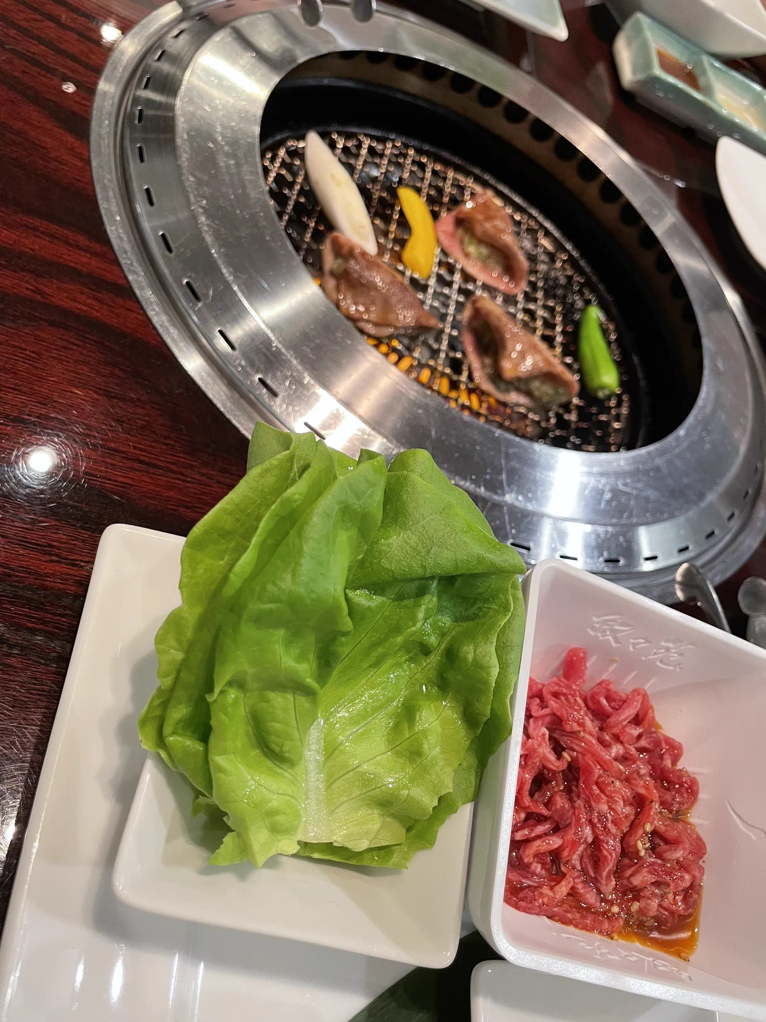 デビューおめでとうって事で社長が焼肉連れて行ってくれた！！美味しいものたべれて幸せ🥰 https://t.co/tJVFwPwCFk