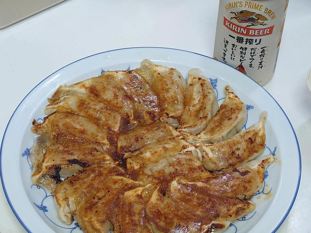 両面焼き🥟いただきます٩(")۶ https://t.co/PKuRxg1N5u