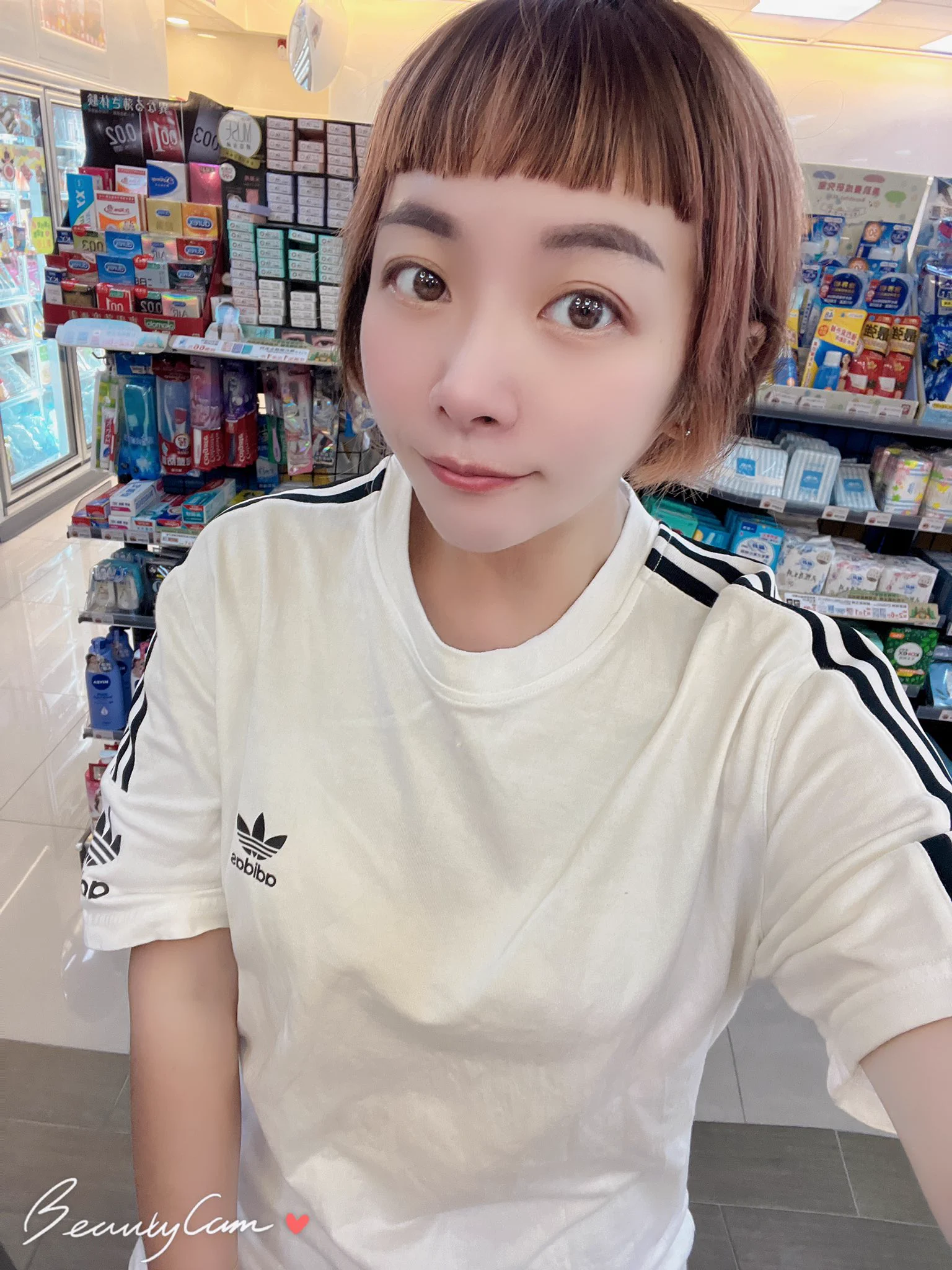 新髮型清爽多了，有可愛嗎？感謝客人不接電話及不回訊息，讓我們飽足一餐，拜託下次不方便接電話可以直接備註放門口或者怎麼樣，別讓我們空等。餐期在跑時真的很浪費時間在等待，沒賺到錢還要幫忙銷毀東西，一個鍋我就吃不完了更何況兩個鍋😱 https://t.co/VsYr5JZSEA