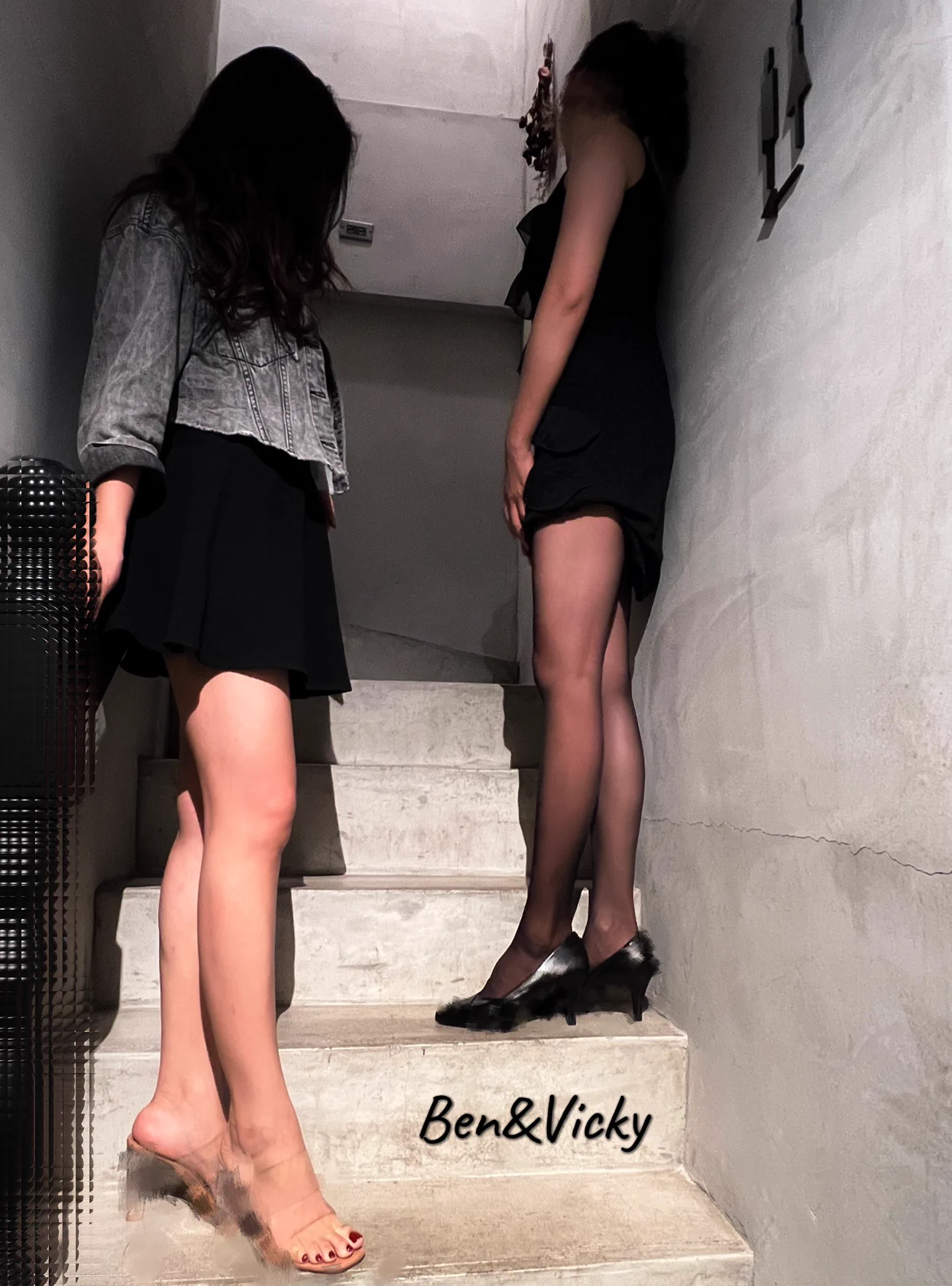 有人想過這條縫嗎？🤭比摸乳巷還窄的「摸乳梯」，還不錯喔～感謝@MamaIBouting 還有隱+1#摸乳梯#情趣下午茶#夫妻聯誼 https://t.co/INBILyd93N