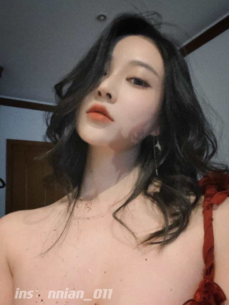 听说可爱在性感面前一文不值？真的假的，你们选邻家妹妹还是成熟姐姐？🤍🖤 https://t.co/hKNgtrokfJ