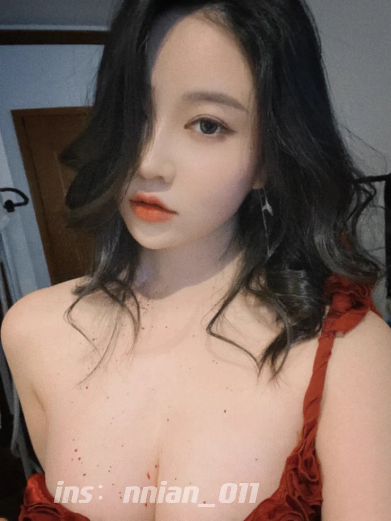 听说可爱在性感面前一文不值？真的假的，你们选邻家妹妹还是成熟姐姐？🤍🖤 https://t.co/hKNgtrokfJ