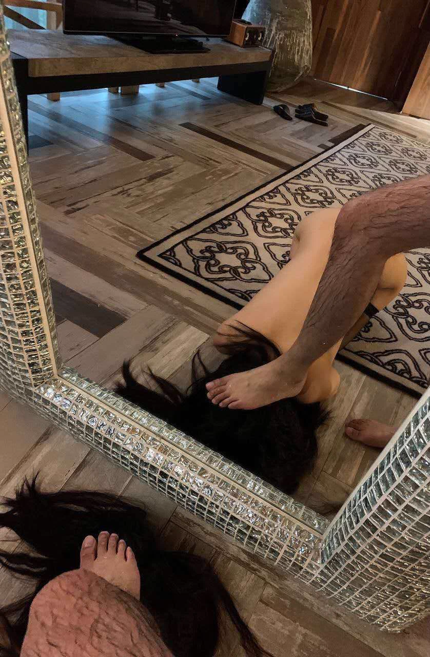 想分享些性感的黑色图片给你们看，有喜欢这样征服下跪感觉的吧 https://t.co/f4gK5cpIRu