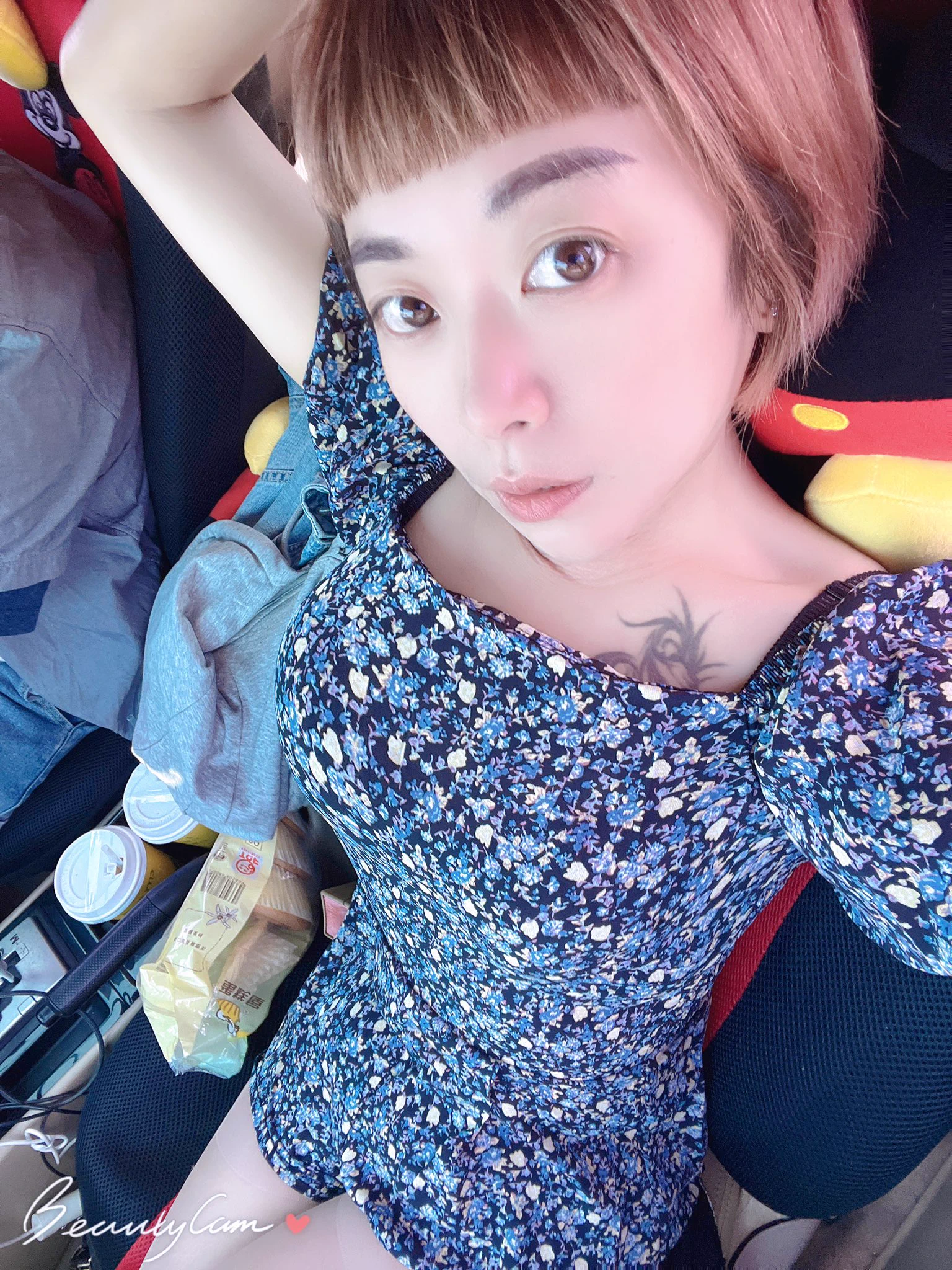 謝謝老公陪我回家幫我老媽過生日😘曾經有人說我穿花衣服很老氣很醜真的嗎？😅 https://t.co/ylVR1pfNx1