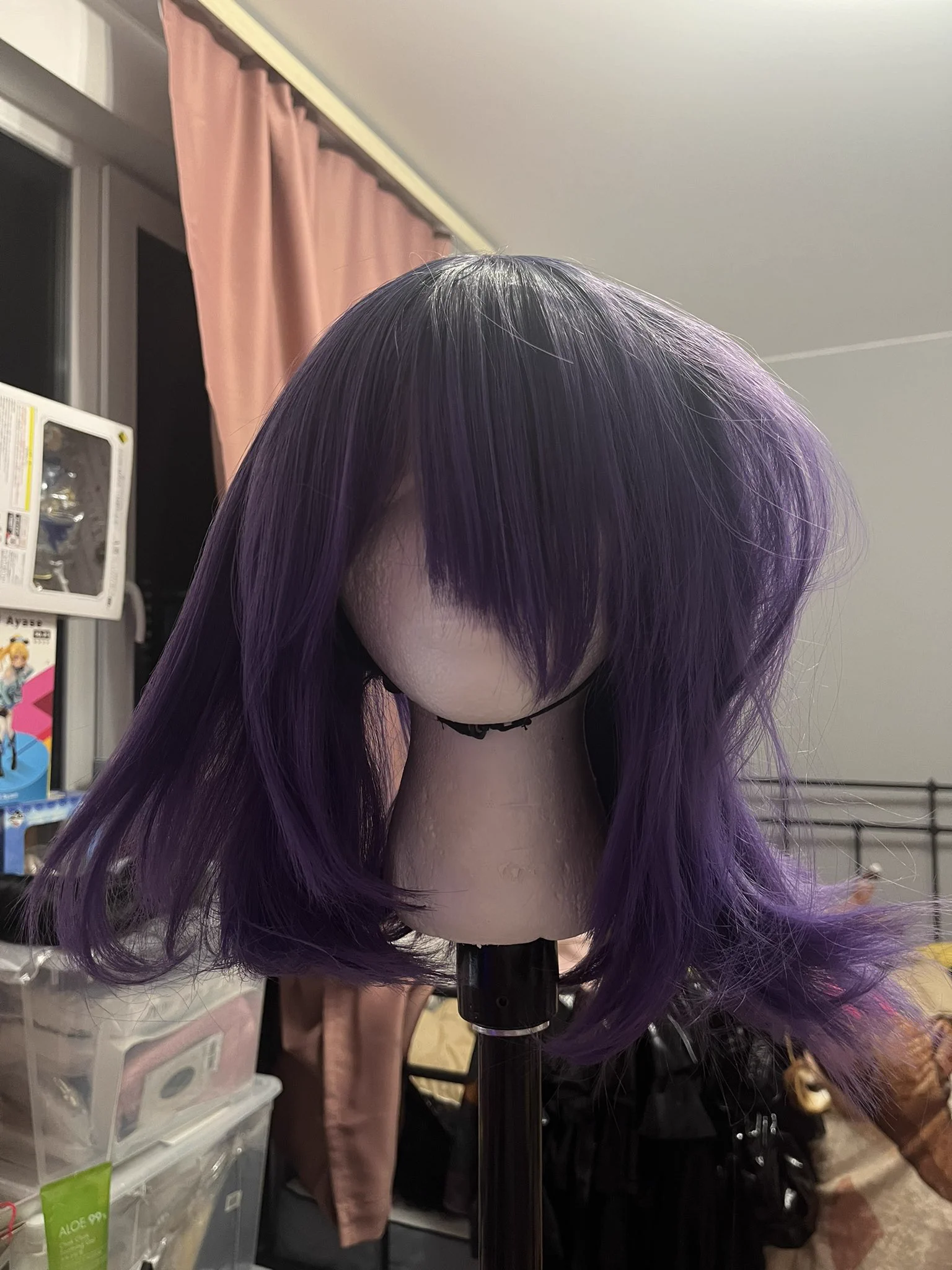 I'm still sorting out boxes from moving in and learning how to style my own wigs a bit!🥺 it turned out to be more difficult than it actually looks... by the way, did you guess the character? 👻 https://t.co/Llbaw9aOe7