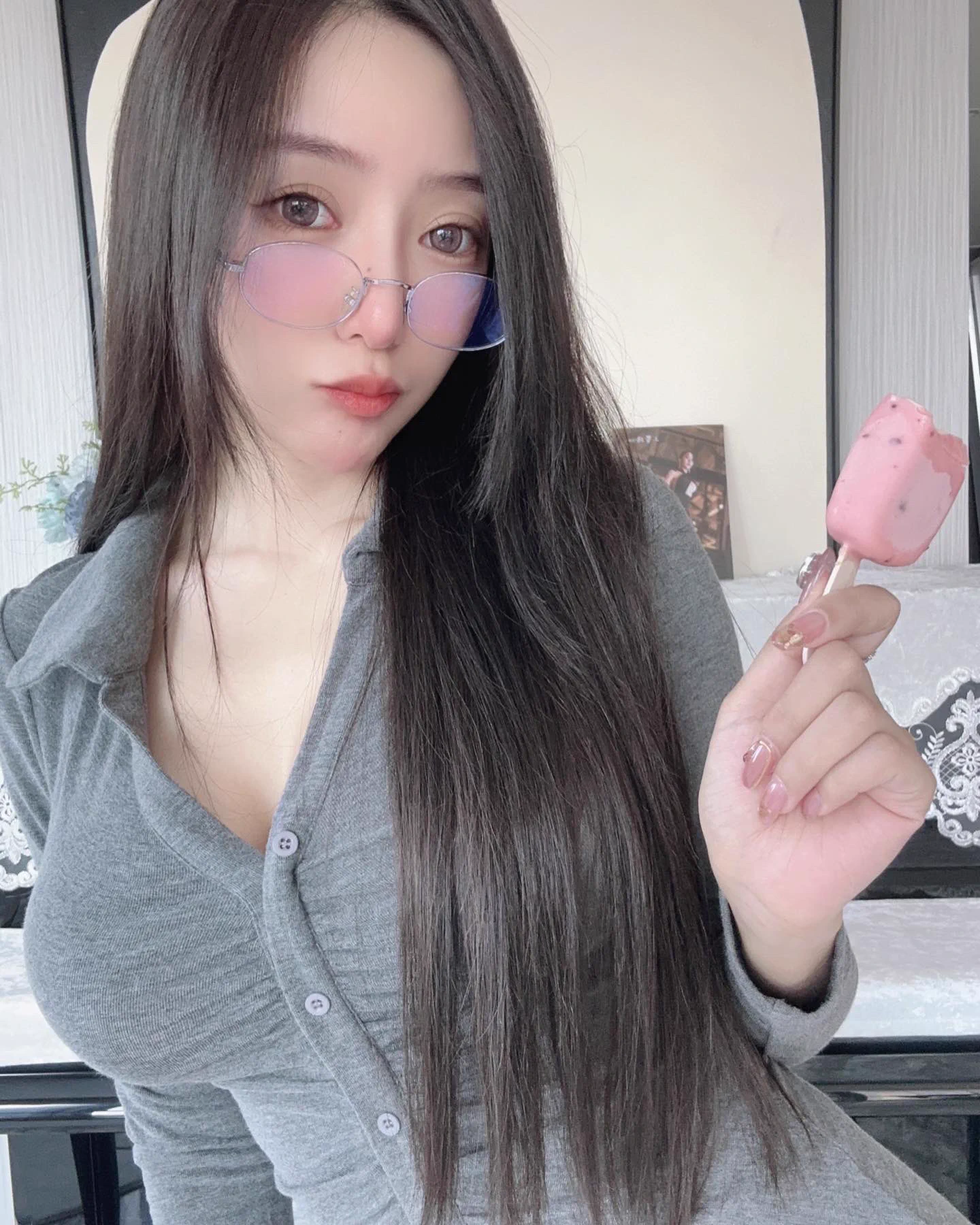 想吃吗 不给你🍦 https://t.co/5aPmUfhSRx