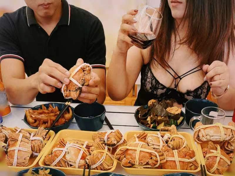 回馈粉丝，不定期抽取下单客户。来我家吃大闸蟹 https://t.co/vldfYkQ9aD