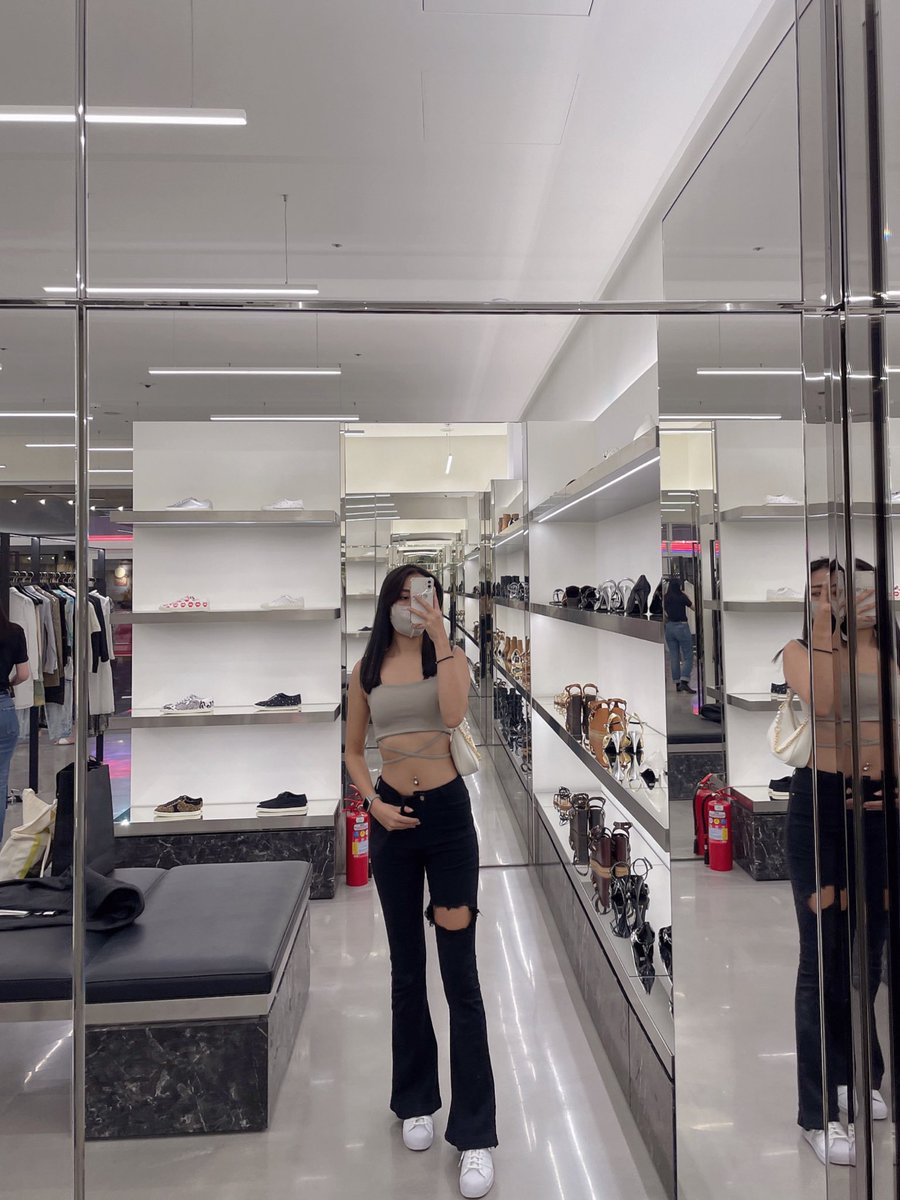 @Jelena336308 這件的褲子啊上面背心我包色全留
我根本不是在賣衣服是在買衣服🤣🤣🤣 https://t.co/4ga098fY6Y