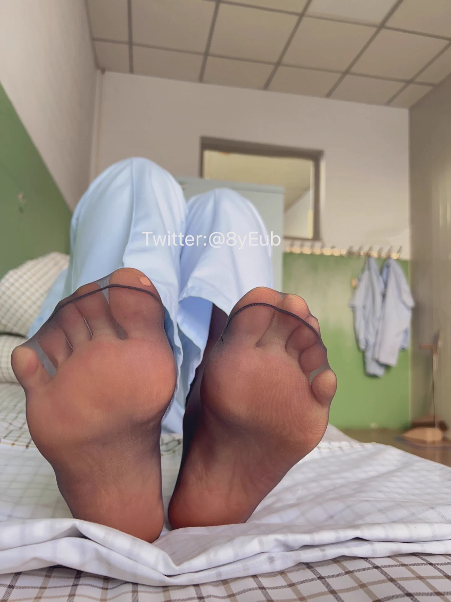 周末加班也不忘穿丝袜
@Lingerie_0 https://t.co/kgnxppIaAj