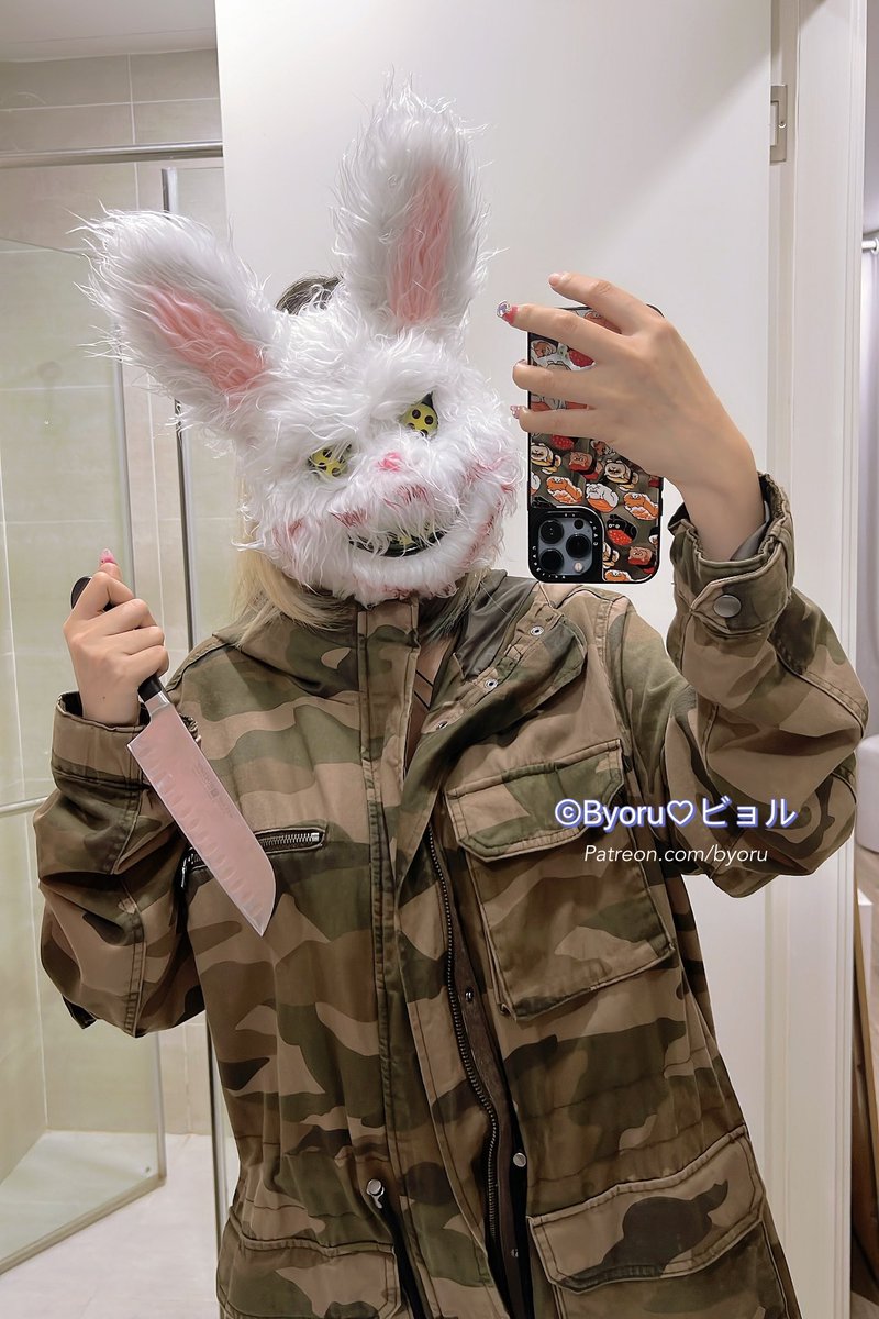 “𝐰𝐝𝐲𝐦 𝐈 𝐚𝐦 𝐧𝐨𝐭 𝐪𝐮𝐚𝐥𝐢𝐟𝐢𝐞𝐝 𝐟𝐨𝐫 𝐭𝐡𝐞 𝐣𝐨𝐛? 𝐢𝐭 𝐬𝐚𝐲𝐬 𝐫𝐢𝐠𝐡𝐭 𝐭𝐡𝐞𝐫𝐞: 𝐏𝐒𝐘𝐂𝐇𝐎 𝐁𝐔𝐍𝐍𝐘 𝐖𝐀𝐍𝐓𝐄𝐃” 🎃🐰🔪 https://t.co/jKuLEsBswL