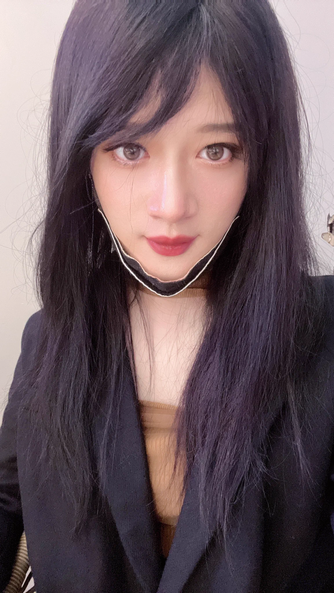 跟好姐姐一起去逛街当然要拍美美的照片呀，只是逛着逛着有些地方就不听话了，赶紧要去小厕所里去降降火。好姐妹试衣服的时候，销售小姐姐跑过来问我要不要也选衣服，我赶紧摇头，但是她好像还是看出来了呢，下次我直接用男声来吓吓她吧 https://t.co/WkR0U0ntr1