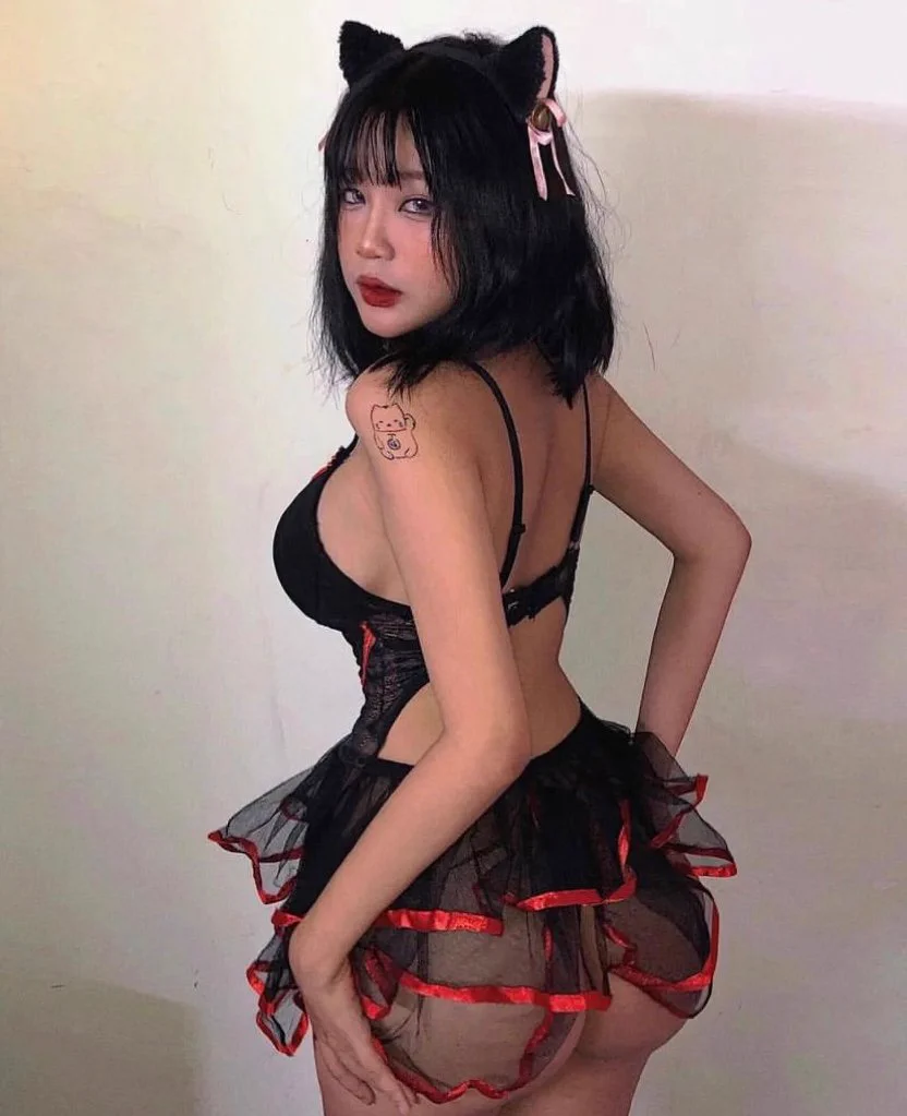 粉丝给买的让我拍私照，有预约这套爱爱的吗？大屁股给你亲亲~#反差 https://t.co/bkCcQuUvS8