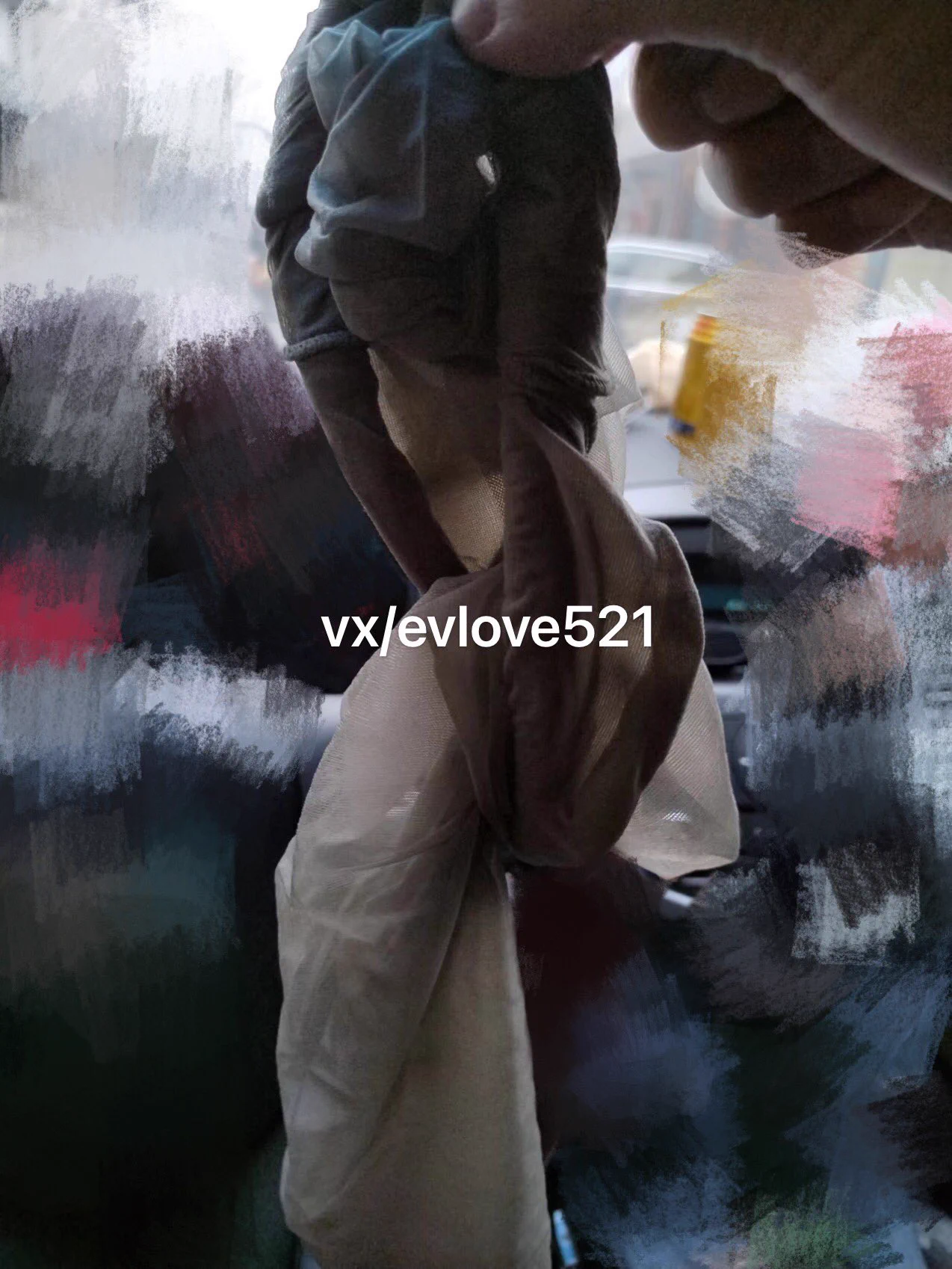 什么世道啊，拦了好久才拦到车。。师傅，你这么喜欢摸，丝袜给你好吧，但是。。还问我要车费你是不是过分了？回头又发我信息说丝袜真香。。咦~~~ https://t.co/DDJpPyXfAe