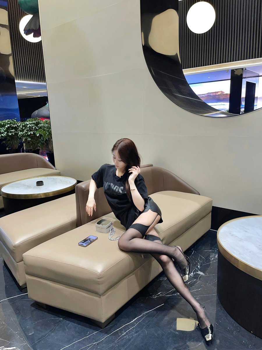 吊带袜对你们有吸引力么 https://t.co/5gZSRDpVig