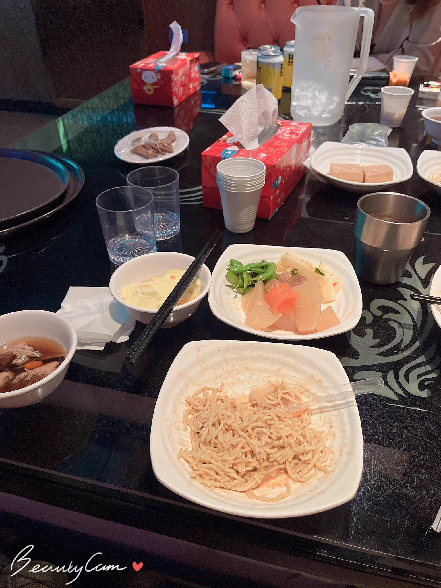 很久沒有來這唱歌🎤想起了一些事，也謝謝你們當時的陪伴，現在的我很快樂也很幸福，不要擔心我。 https://t.co/kv8dMIlV8Z