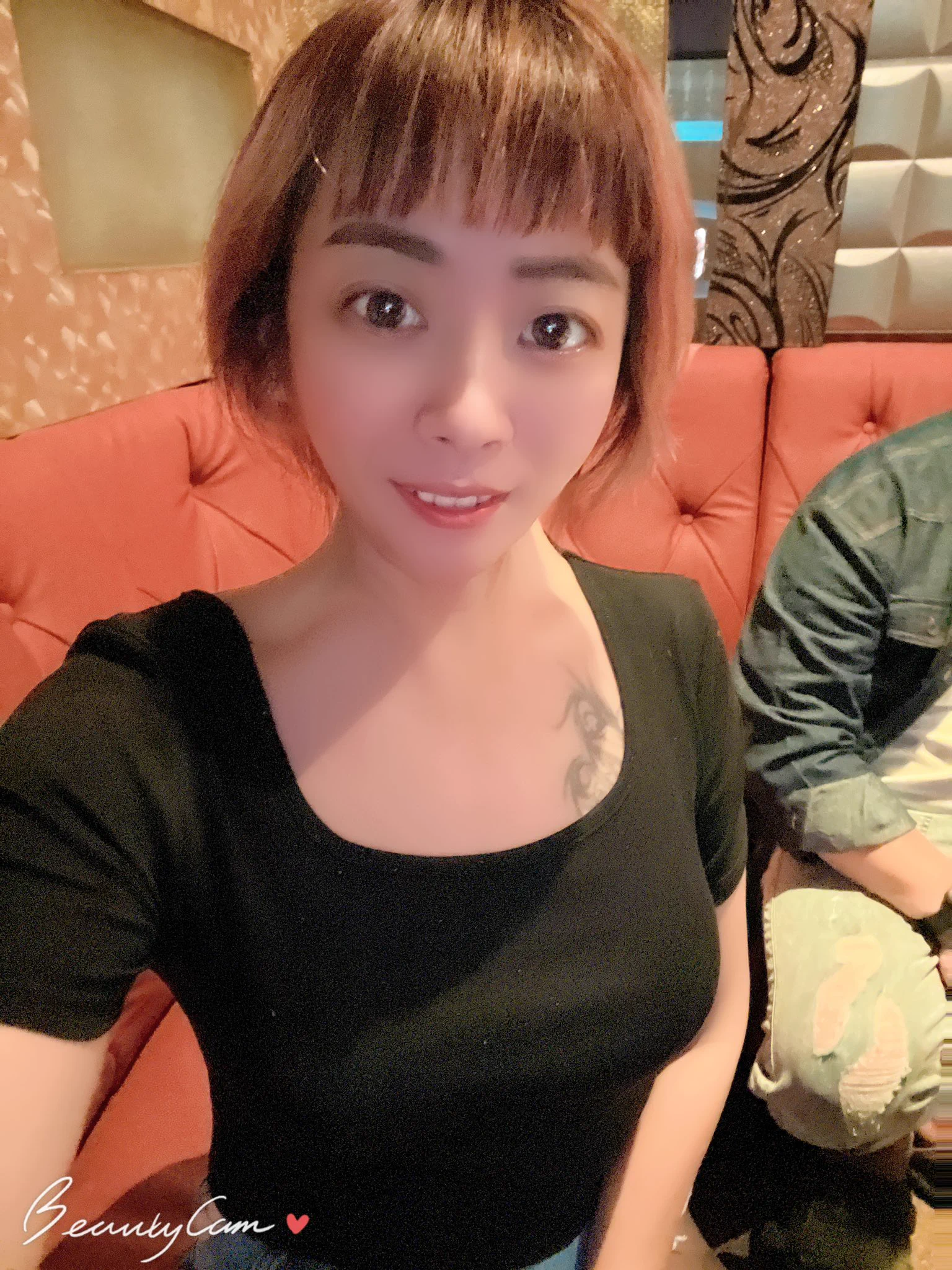 很久沒有來這唱歌🎤想起了一些事，也謝謝你們當時的陪伴，現在的我很快樂也很幸福，不要擔心我。 https://t.co/kv8dMIlV8Z