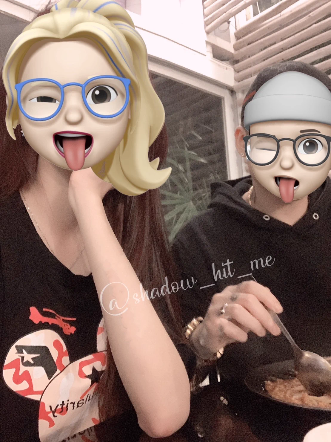 我在SOGO天氣晴 現在揪晚上10點唱歌的人會太早嗎🤔現在推特的粉絲刺青都刺這麼滿嗎.....#留言開放報名 報名後請留意私人訊息 #按讚代表看過 https://t.co/EiFnUn0ZCH