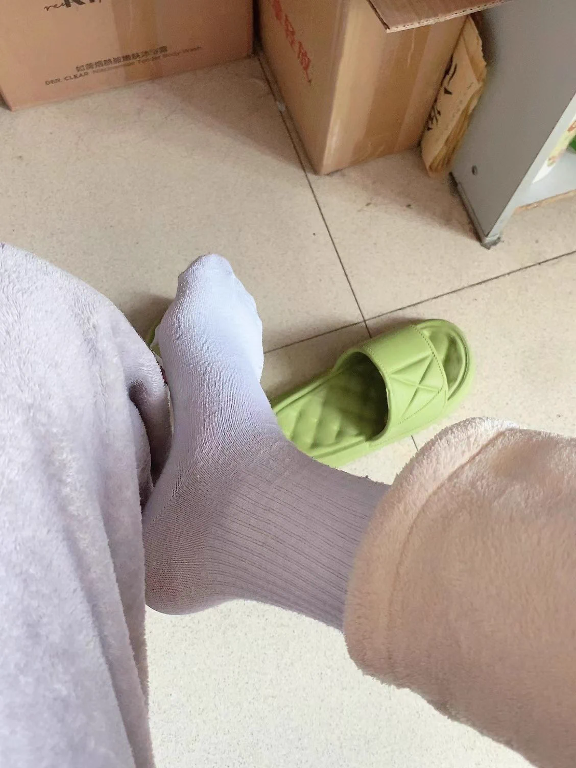 【楠楠系列】闲鱼日常套路的天使女孩，没忍住把她的内内，棉袜、内衣甚至吊袋都套路到手了。因为这在我看来就是她的整个青春。如果有一条她在高中还是处女时穿过的可爱内裤。而如今一位她不相识的男子占有了它，在我看来就是占有了她的那段时光。甚至超过了她男朋友所获得的更多！我的想法很幼稚吧💦 https://t.co/h4E46W005B