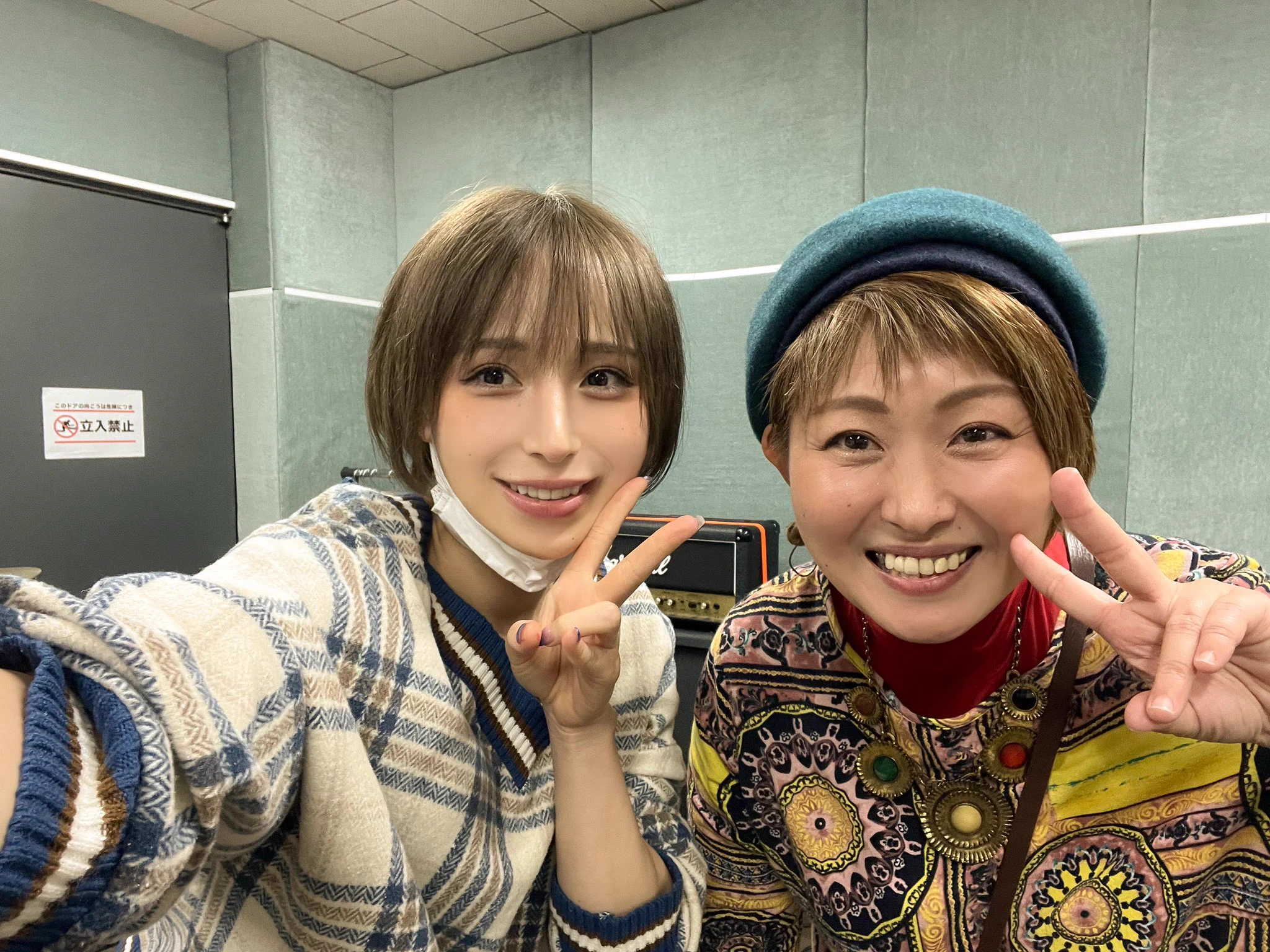 ボイトレでお世話になっている初田先生と、わたなべゆうさんのLIVEにお邪魔させていただきました！初田先生の生歌がとても綺麗で毎曲泣いてた…すごく勇気づけられて、明日も頑張ろうって思えた😢✨わたなべゆうさんのギターにもとっても癒されました🌱素敵なLIVEありがとうございました！✨ https://t.co/Cl294oS1zu