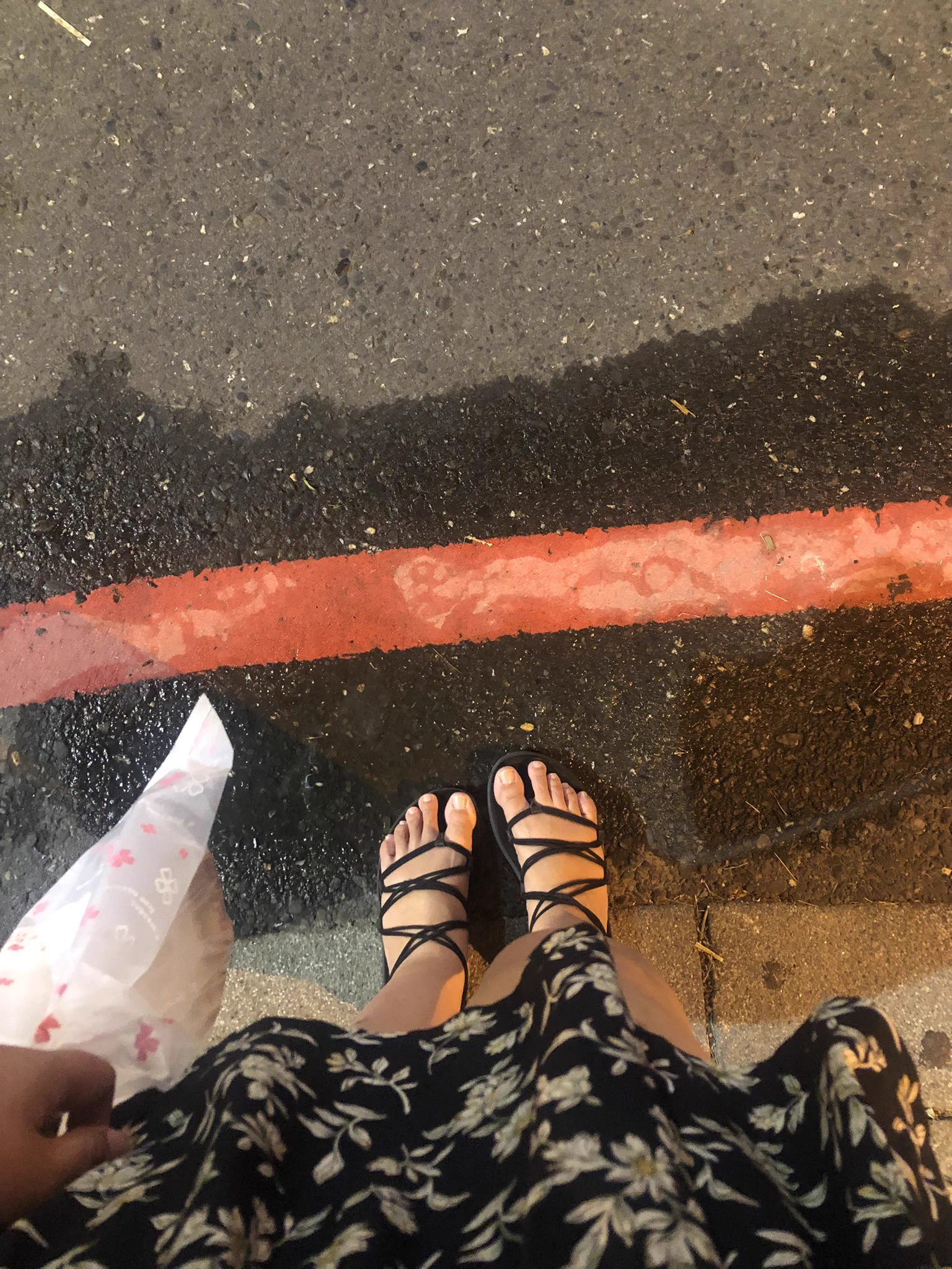 跨不過的距離，就在這一步。#憑什麼雲淡風輕 https://t.co/jLViN00DIl