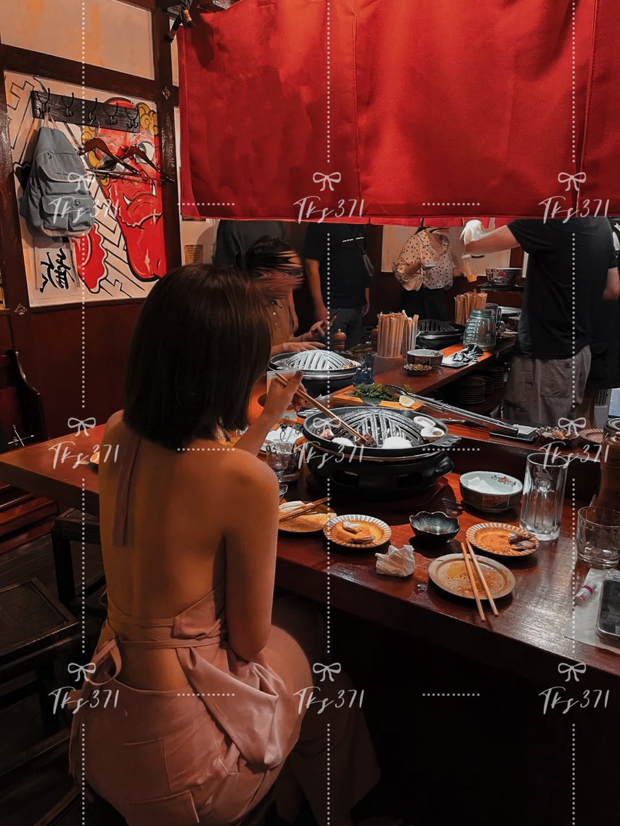 曾想过，这一生最好活的四十年，前二十年献给父母的期望与繁重的学业，再十年做个活在写字楼里，循规蹈矩的闲人，剩下十年拿着用辛苦换来的金钱，赎回初时典当的自由和灵魂，如若可以，我想刻在我的墓碑上：“生命里的最后十年，她才活的像个人。极度自私，极度不负责任，是无边黑夜里纵火犯的狂欢。” https://t.co/8qpaBm2uaS