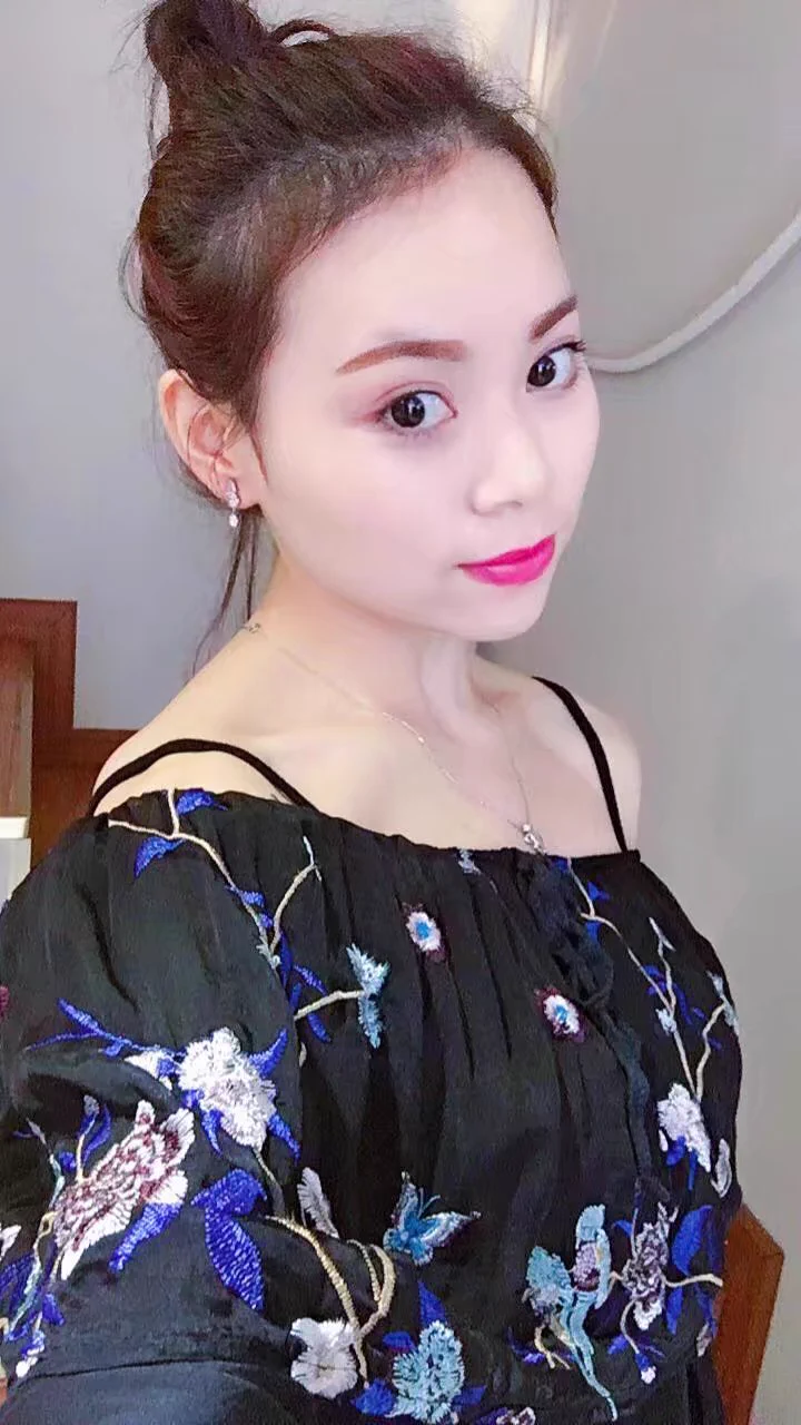 网聊与奔现的区别，我拍照不喜欢加滤镜，唉……这已经算好的了。聊了几年，发了不少红包…就当交朋友了。已婚，爱约，但是有洁癖。去了也没上，这波是亏了 https://t.co/Kz2VYzxko5