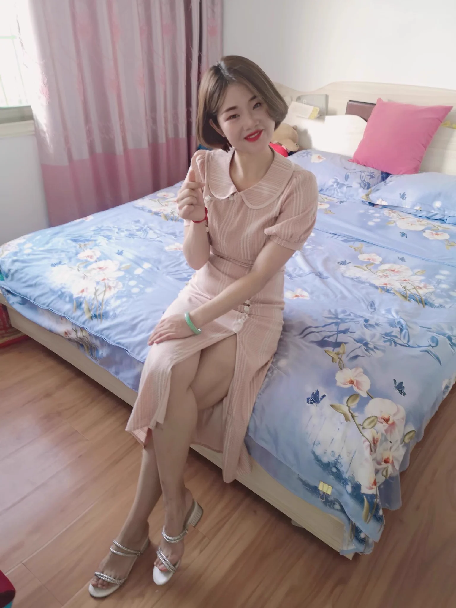 不是不回消息哦，看到了会回。最近在学调教，还要上班，还要跟骚逼们保持联系，很忙。最主要是老婆难搞，情绪机器人一枚。 https://t.co/il928kAAfx