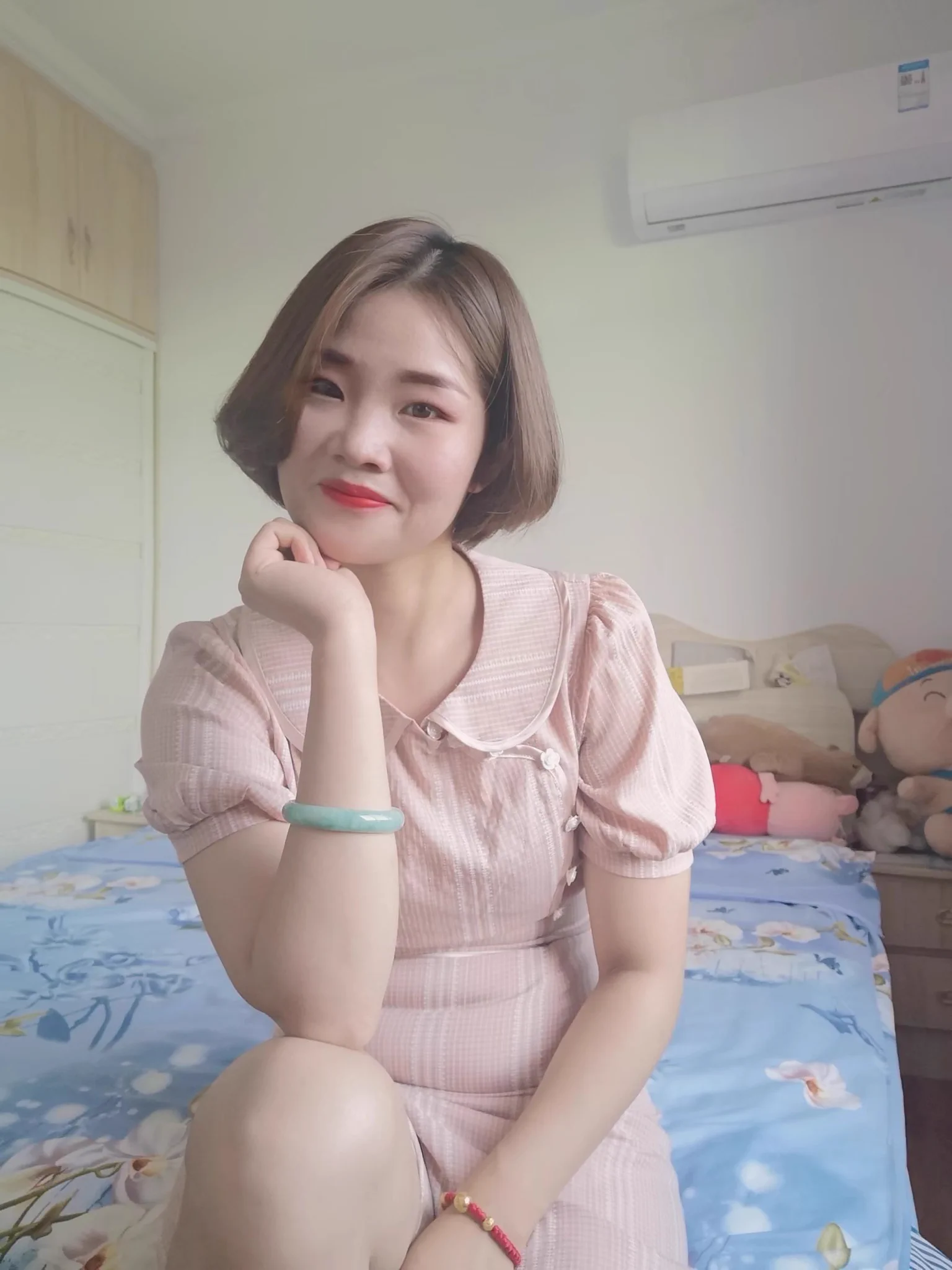 不是不回消息哦，看到了会回。最近在学调教，还要上班，还要跟骚逼们保持联系，很忙。最主要是老婆难搞，情绪机器人一枚。 https://t.co/il928kAAfx