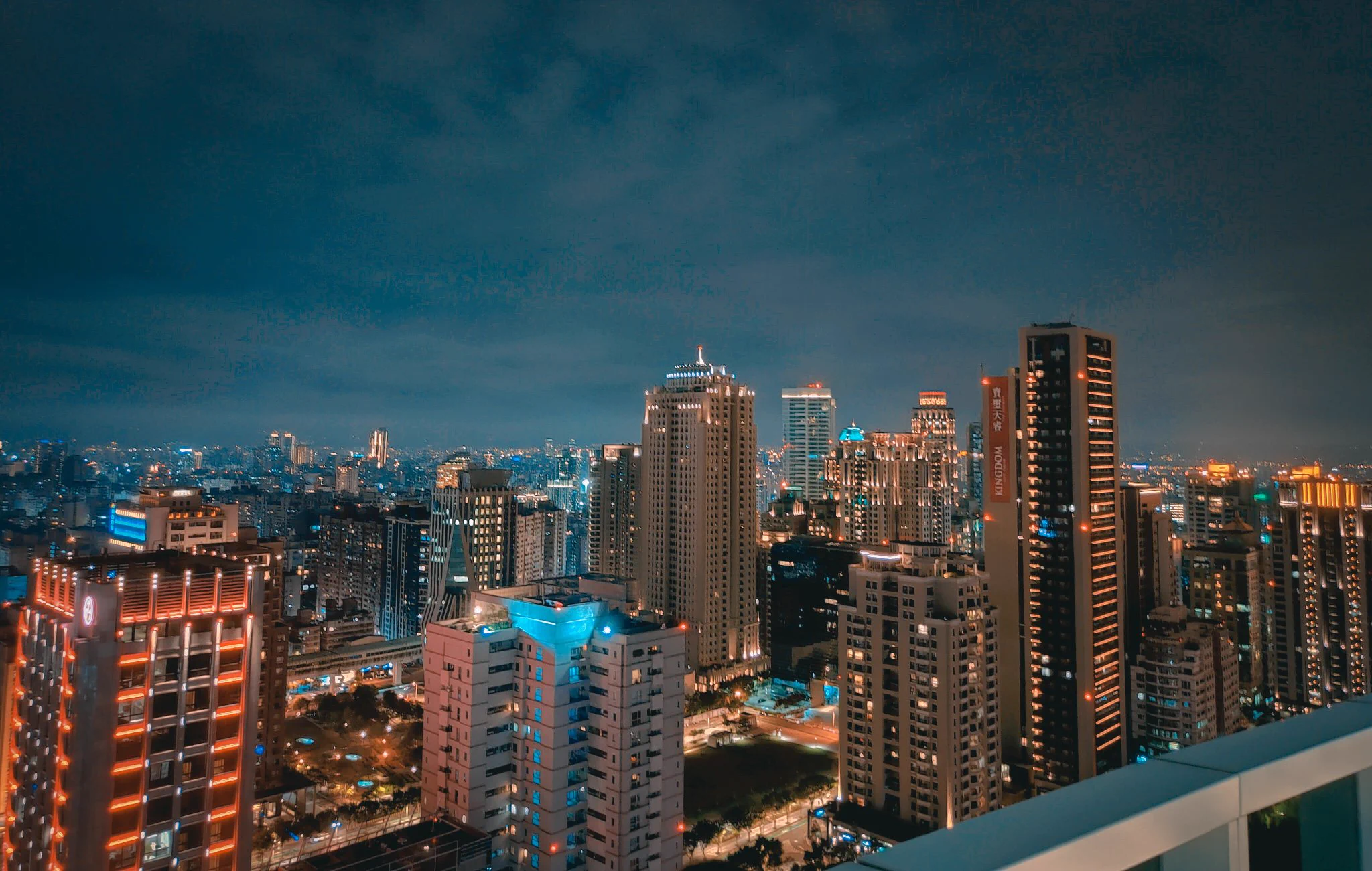 夜景還可以，有人一樣也喜歡看夜景的嗎😍 https://t.co/xucIDDJDCO