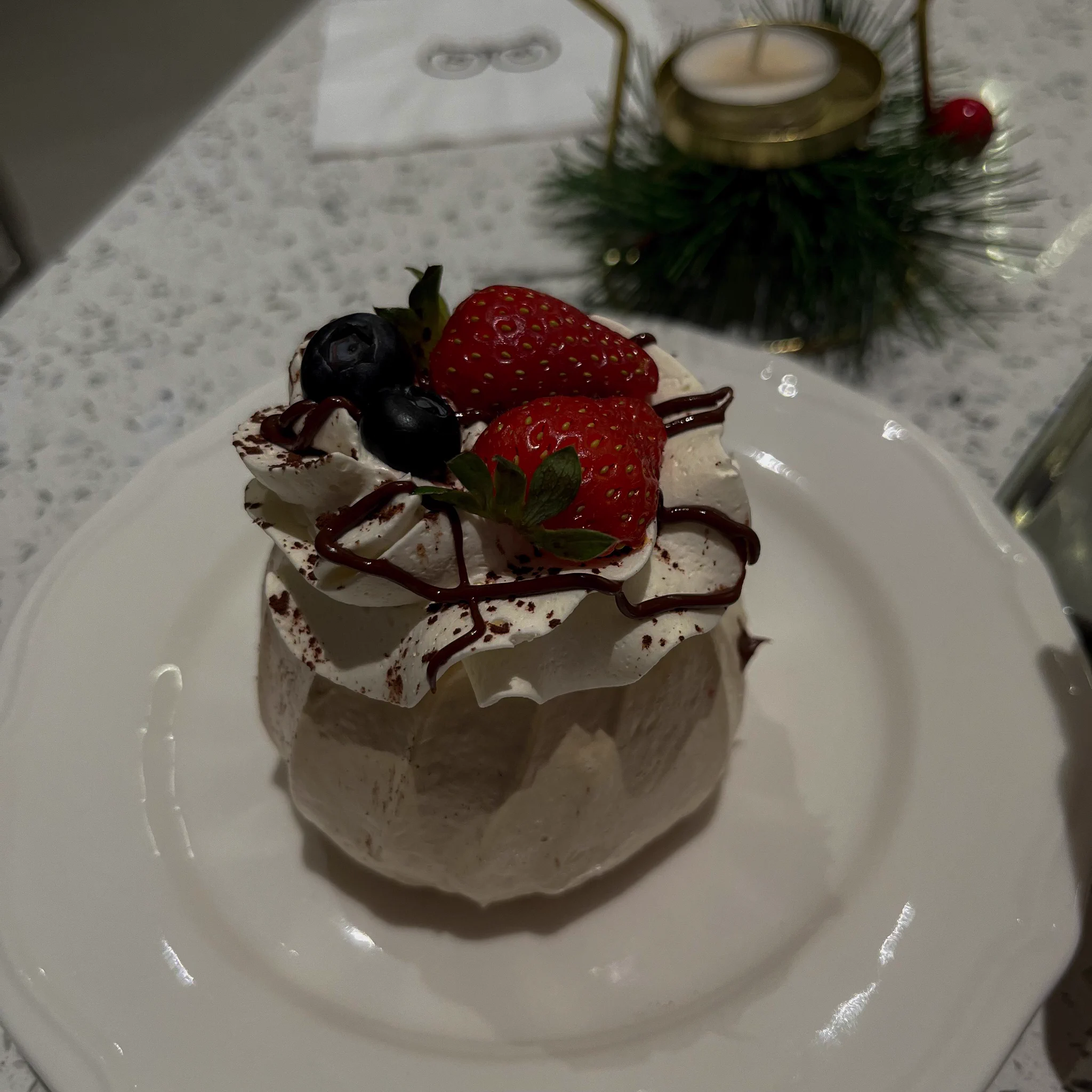 Vanilla latte + pavlova https://t.co/z1PBGRocmJ