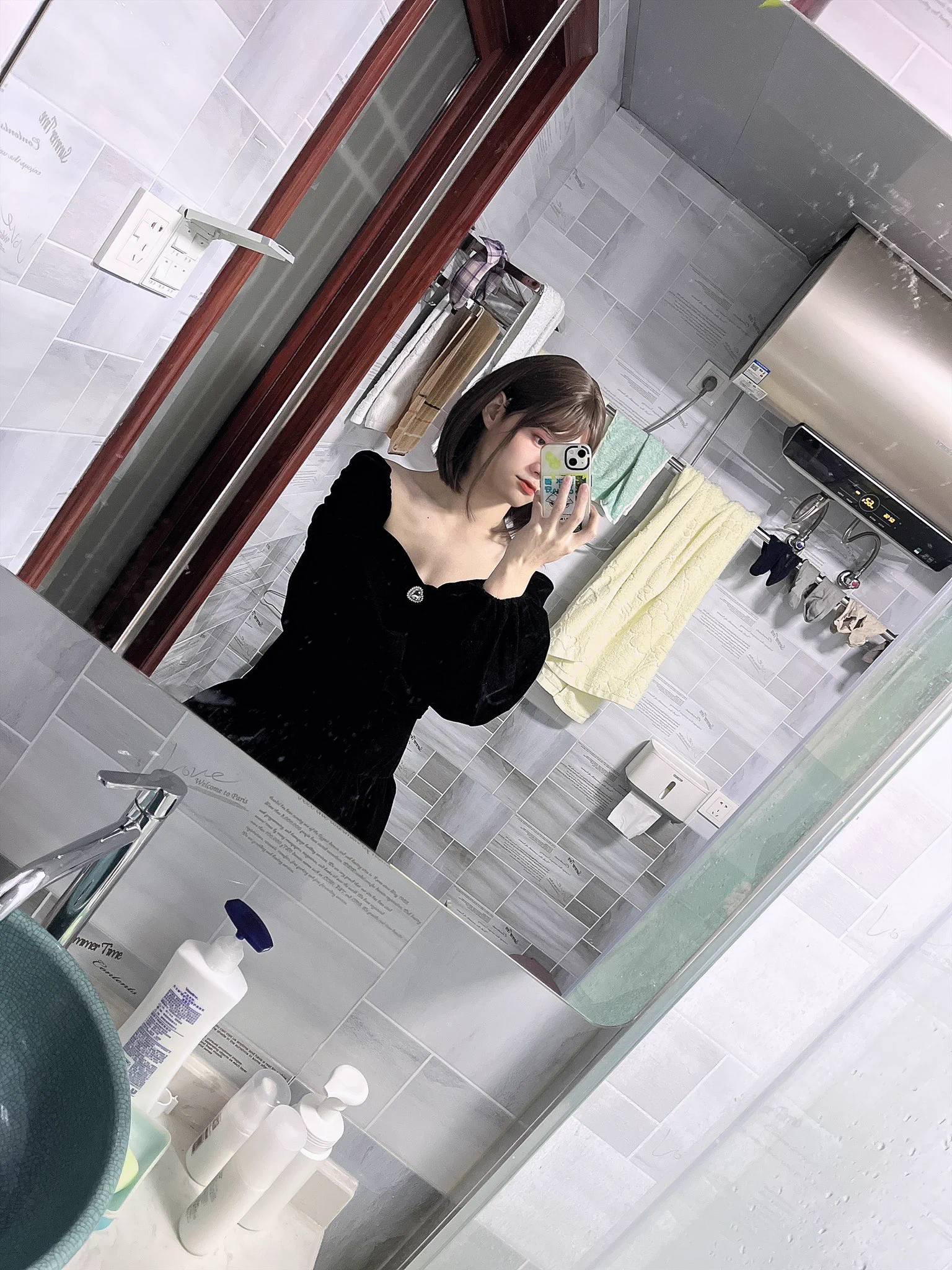 请推友们看奈奈，虽然我是平胸，但是挤一下还是有一点胸（肌）的 #伪娘 #女装子 #crossdresser https://t.co/kozhh6uzQP