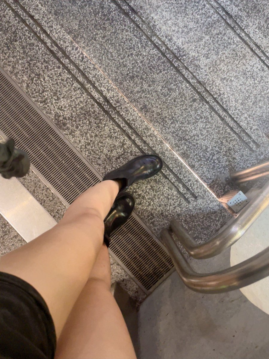 很想自己到處走走
但穿了一雙走久會痛的鞋
(╯‵□′)╯ https://t.co/1iTHq9xA2d