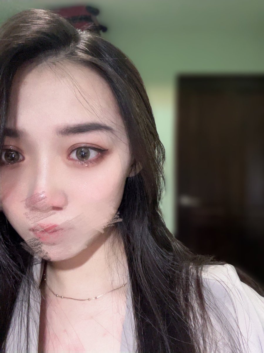 十分佩服自己在感情豐沛的時候
還記得拍照抓到這個含住的眼淚(´･_･`)

這個雨天就是要躲在被窩
滑個交友軟體聊個啊！
看誰能補助野生的我🤣🤣

https://t.co/MPE6fnOuvu https://t.co/7L4wCiq18x