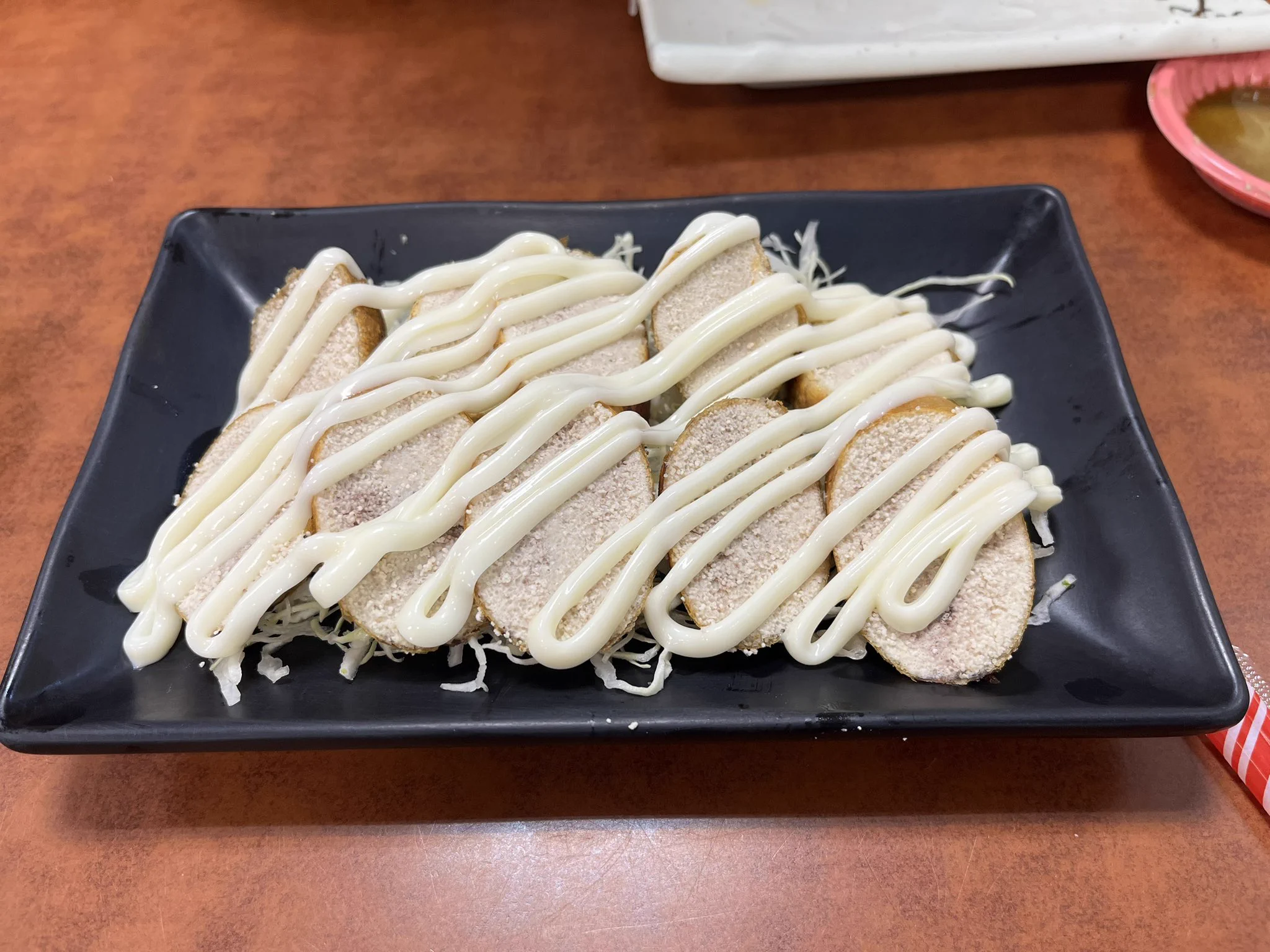 又來推薦一家非常非常好吃😋又難忘的嘉義美食餐廳，叫體育館壽司🍣這家讓我十分驚訝只能說無法忘懷有空一定要再去吃，最推薦的是炸魚卵沙拉他非常好吃炸完再淋美奶汁一個字讚，接下來龍蝦沙拉跟蝦卵握壽司可真是上面的主角爆量多一個字爽，再來鮭魚生魚片真的油脂非常豐富好吃到爆，最後鍋燒意麵湯頭好 https://t.co/MFAe0HpAw2
